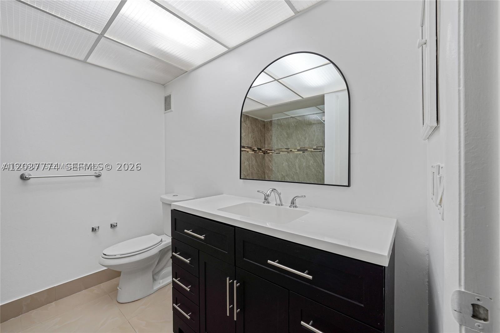BUILDING SIX OF RACQUET C - Residential Lease