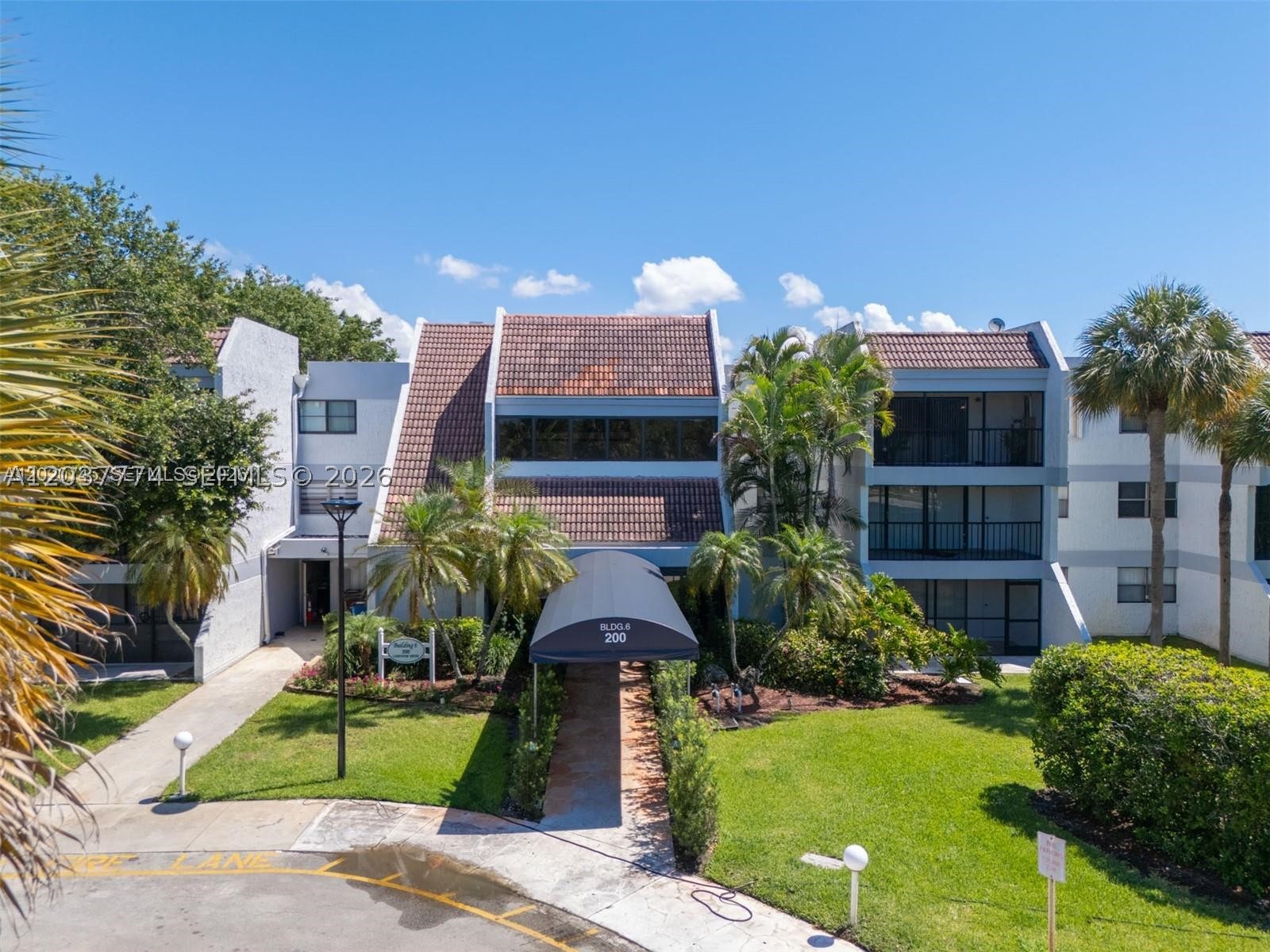 BUILDING SIX OF RACQUET C - Residential Lease
