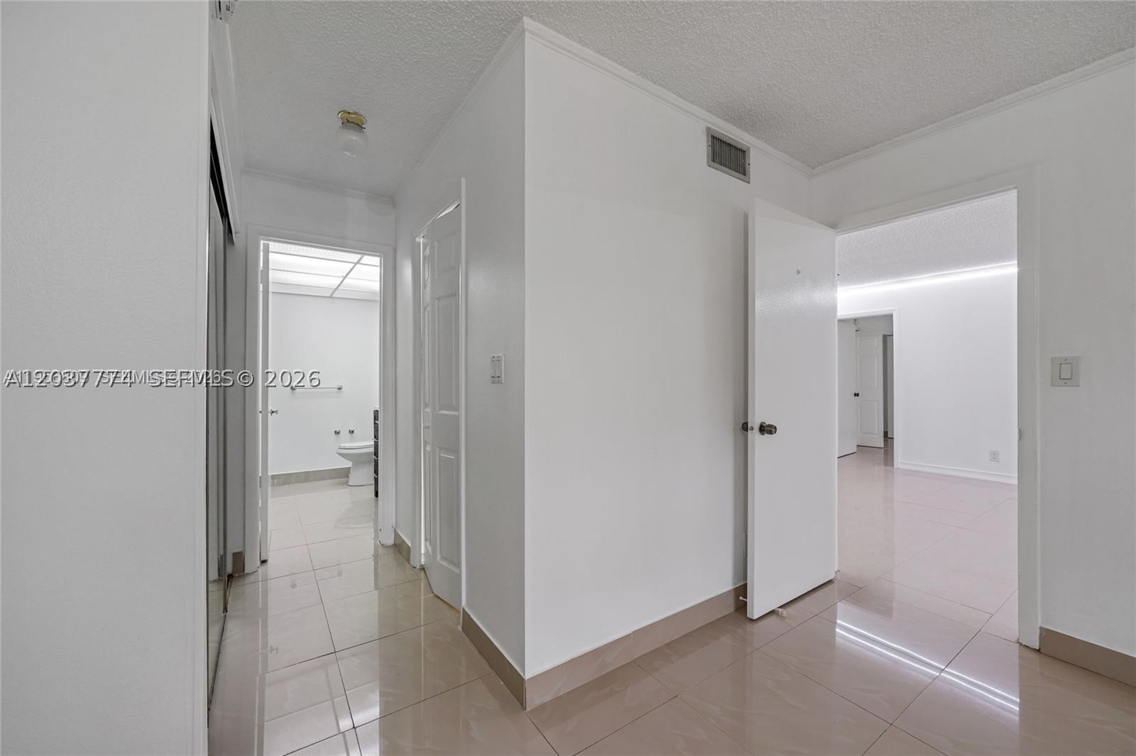 BUILDING SIX OF RACQUET C - Residential Lease