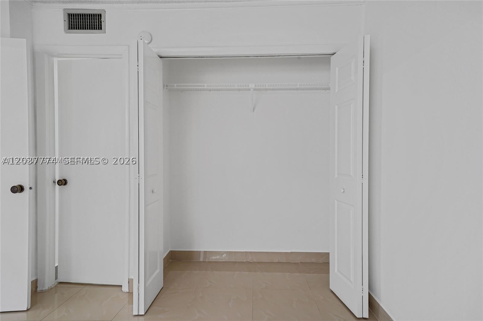 BUILDING SIX OF RACQUET C - Residential Lease