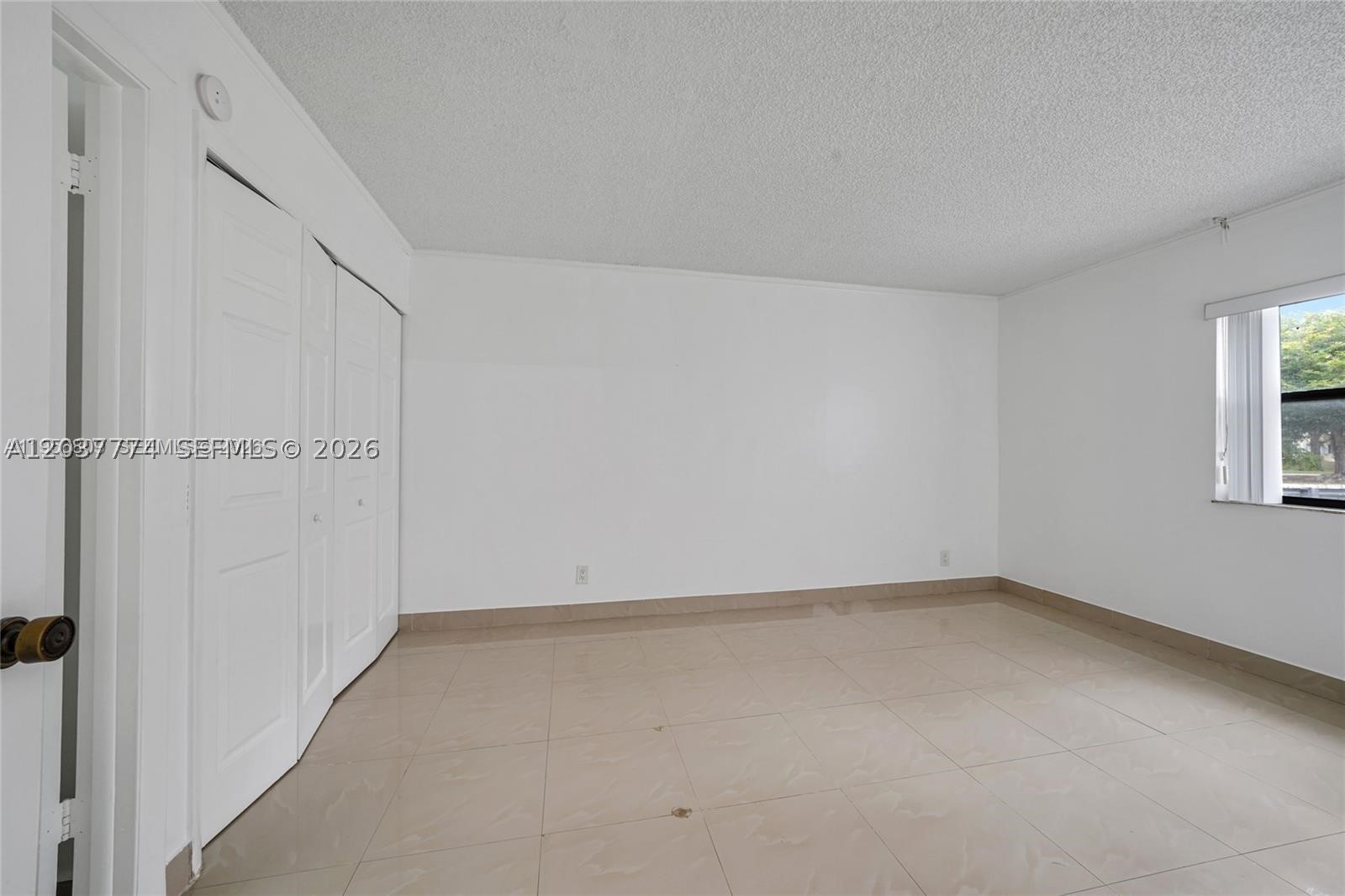 BUILDING SIX OF RACQUET C - Residential Lease