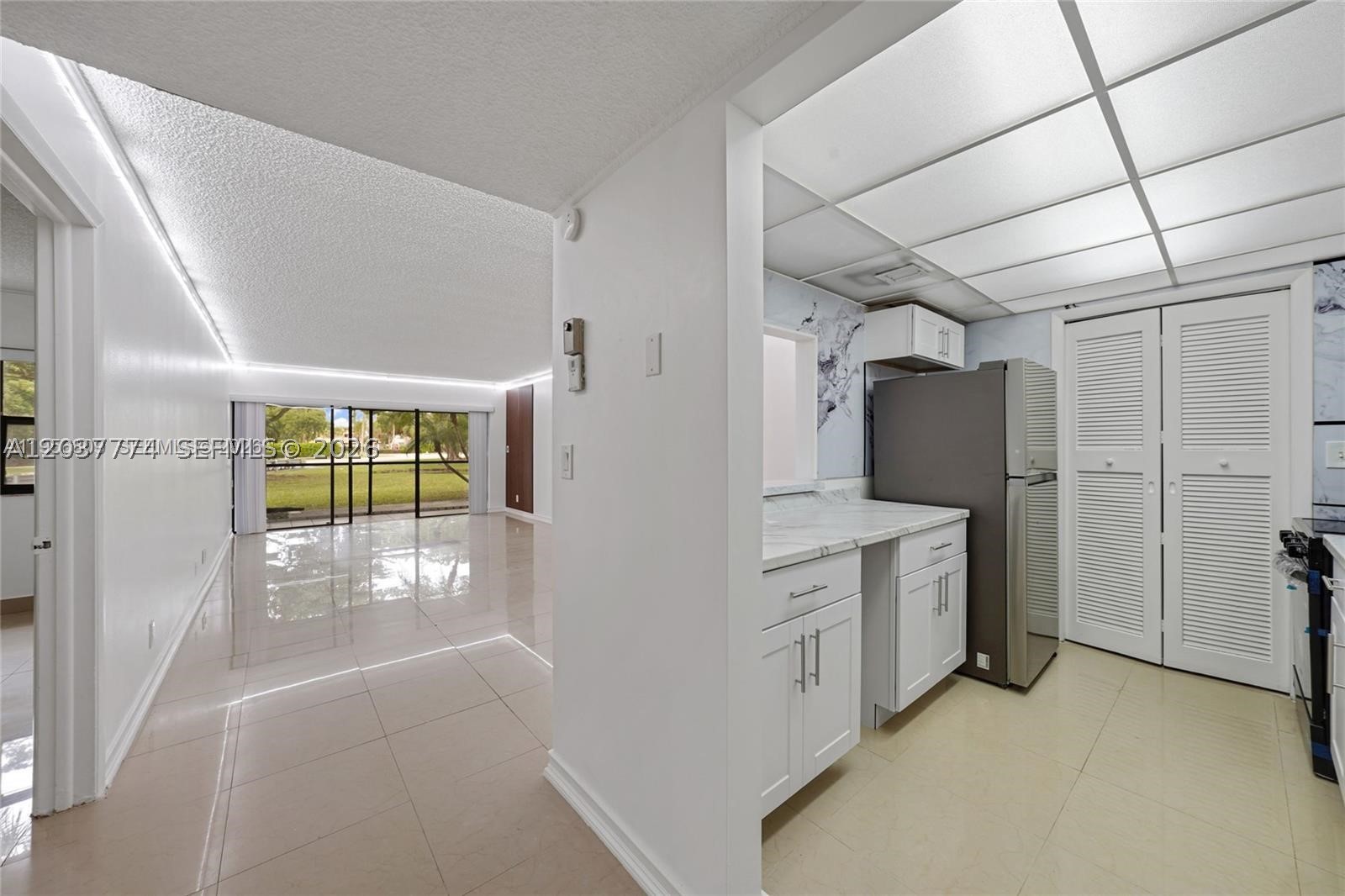 BUILDING SIX OF RACQUET C - Residential Lease