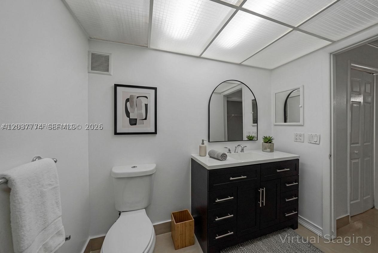 BUILDING SIX OF RACQUET C - Residential Lease