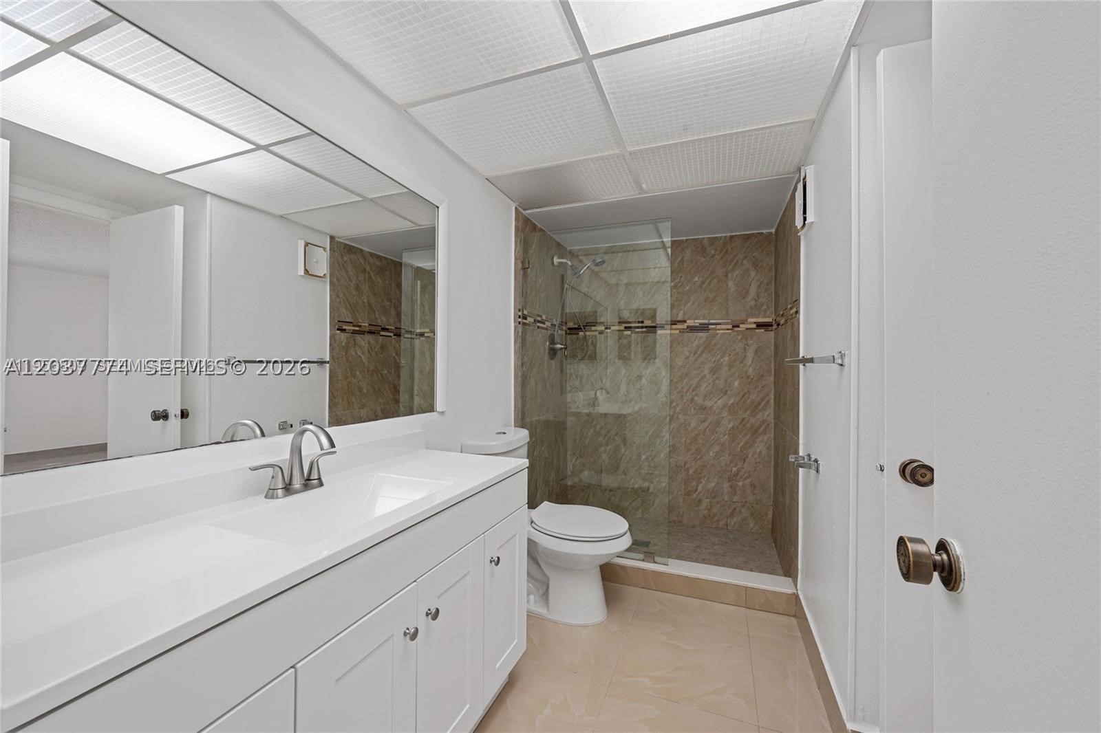 BUILDING SIX OF RACQUET C - Residential Lease