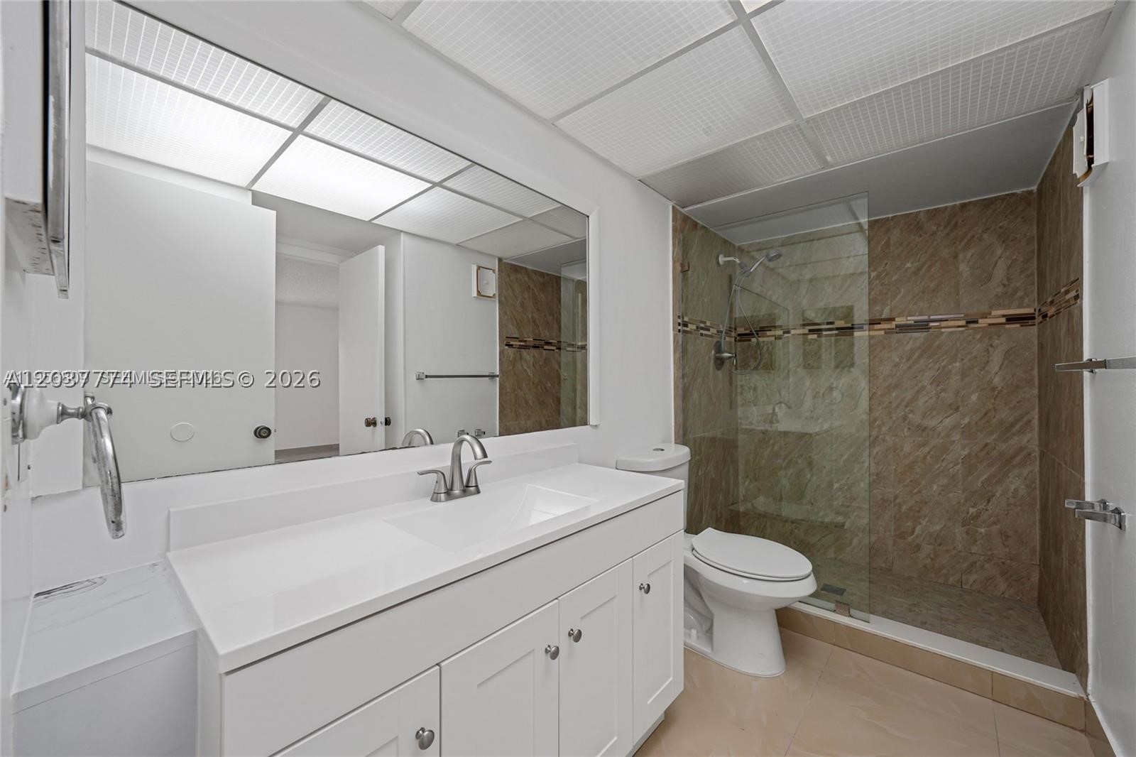 BUILDING SIX OF RACQUET C - Residential Lease