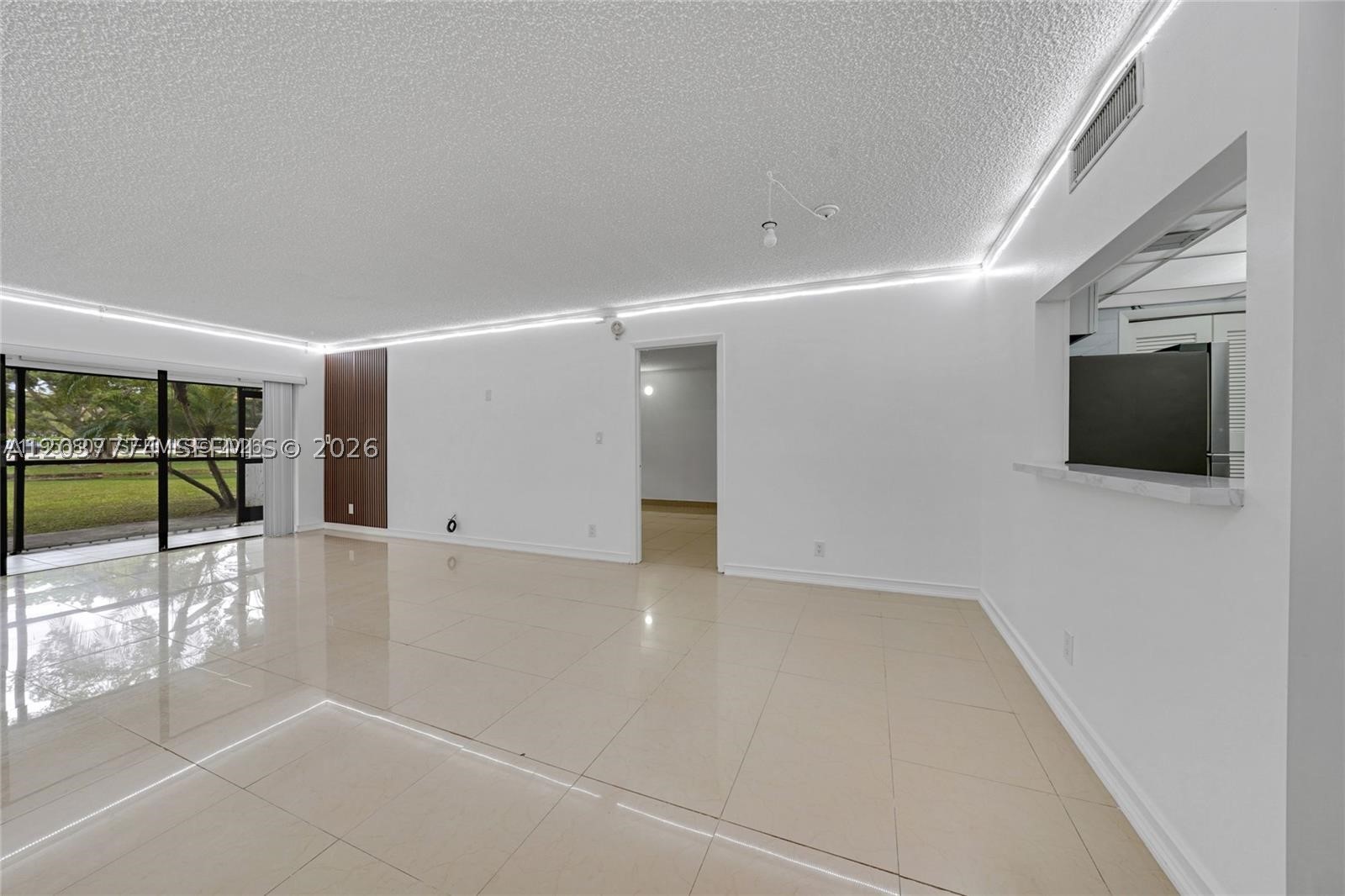 BUILDING SIX OF RACQUET C - Residential Lease