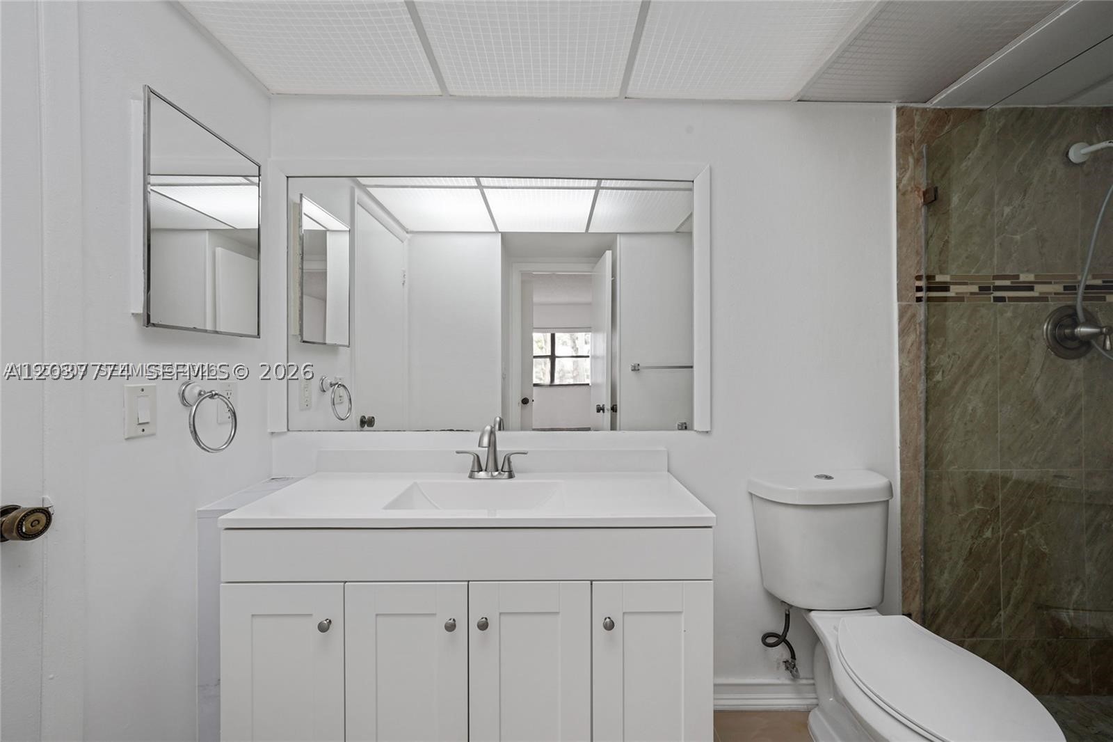BUILDING SIX OF RACQUET C - Residential Lease