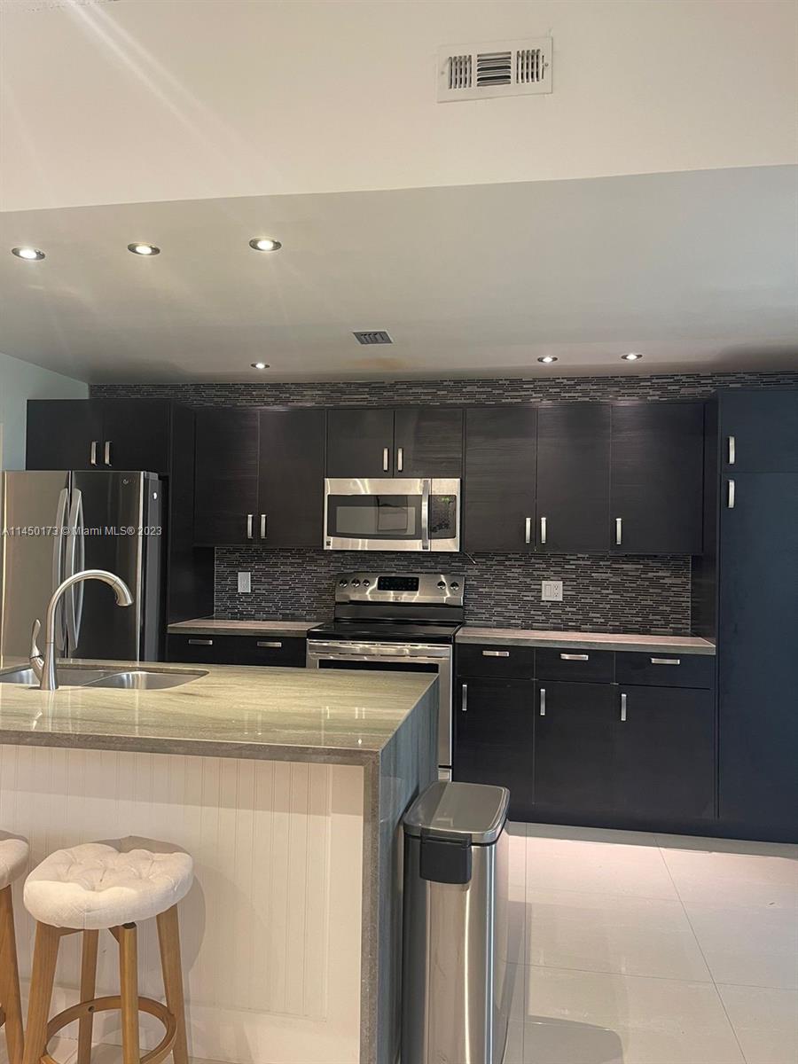 LA PAZ AT BOCA POINTE - Residential Lease