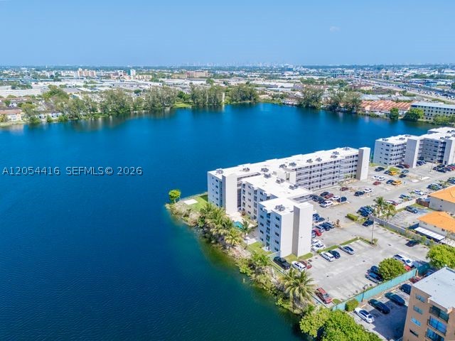 Excellent buying opportunity in Hialeah Gardens!

Beautiful apartment in excellent condition with 2 bedrooms and 2 full bathrooms. Located in the heart of Hialeah Gardens, with quick access to State Road 826 and the Florida Turnpike.

The property features impact windows and doors, 2020 air conditioning, in-unit washer and dryer hookups, as well as a shared laundry area in front of the  unit. The building offers an elevator and easily accessible stairways.

The homeowners association is very affordable, , and there are no special assessments, representing significant savings for the new owner.

Highly motivated sellers! Don't miss this excellent opportunity to purchase a well-located apartment in a high-demand area, close to supermarkets, restaurants, schools, and major access roads.