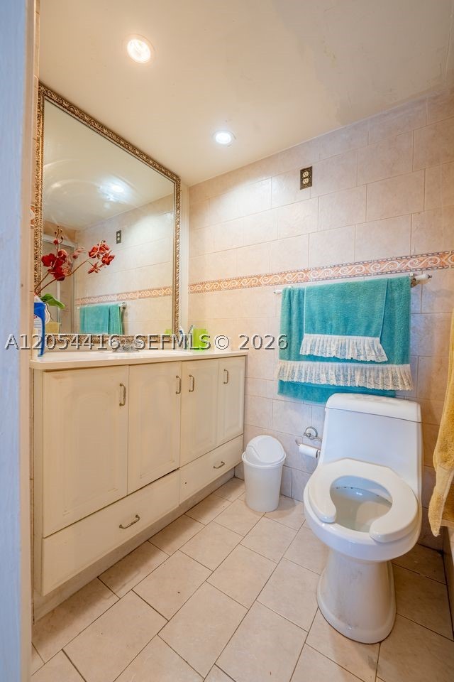 VISTA DEL LAGO I CONDO - Residential