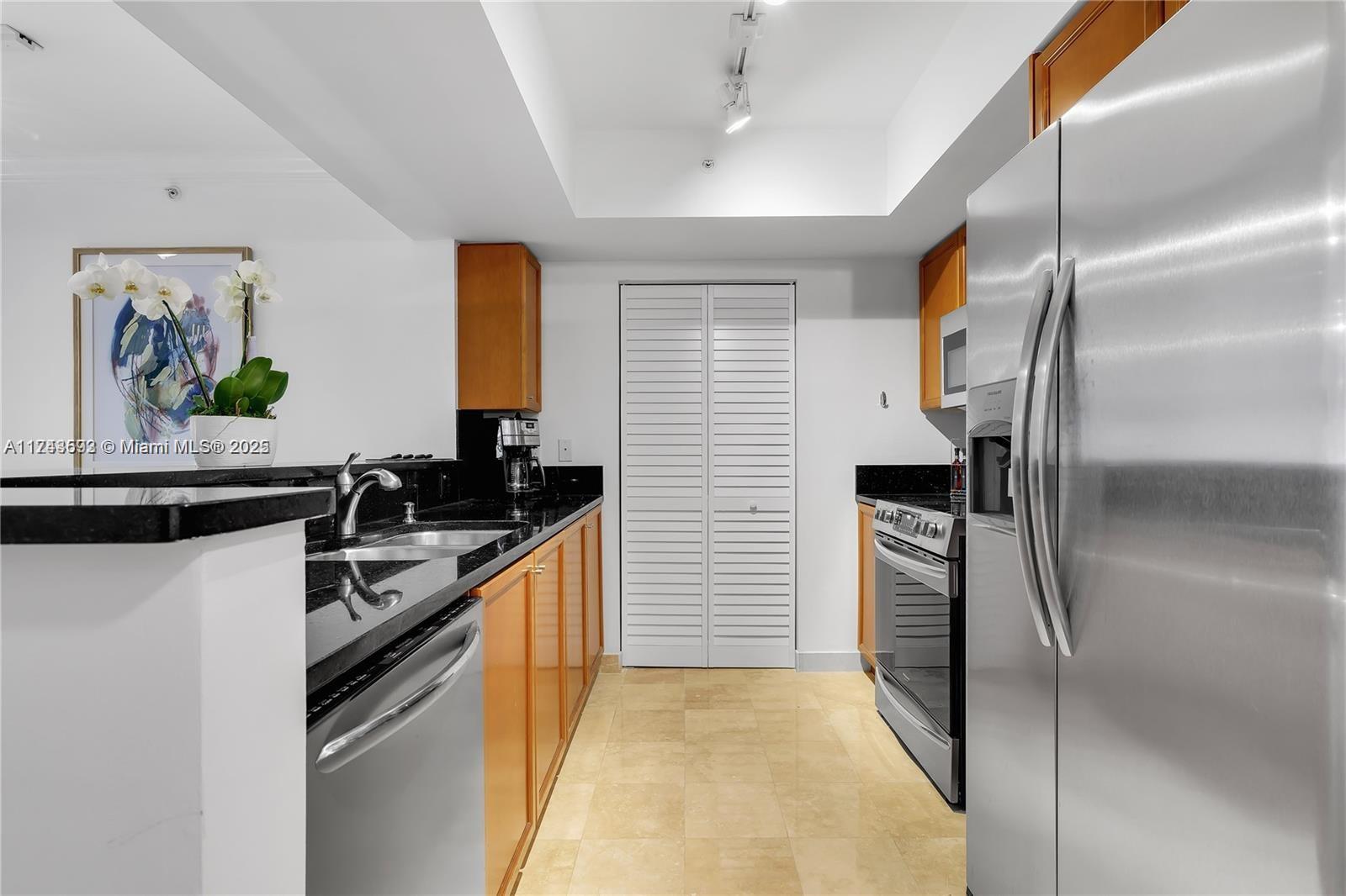 PALMETTO PLACE CONDO - Residential Lease