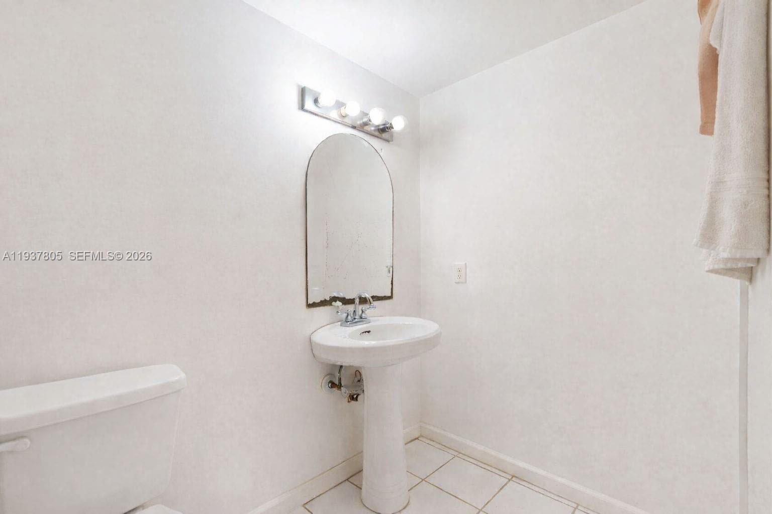 HILLCREST EAST NO 27 COND - Residential