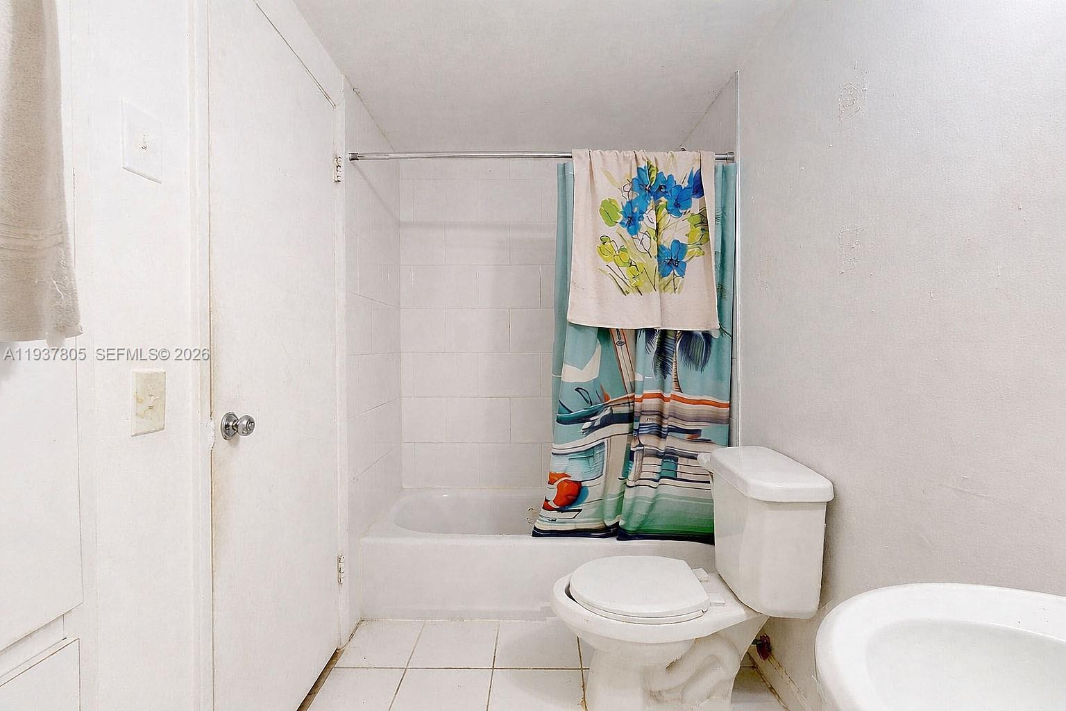 HILLCREST EAST NO 27 COND - Residential