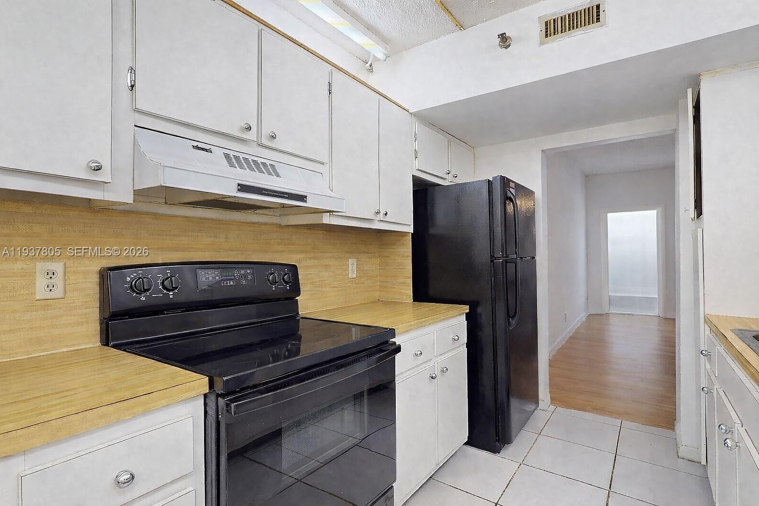 HILLCREST EAST NO 27 COND - Residential