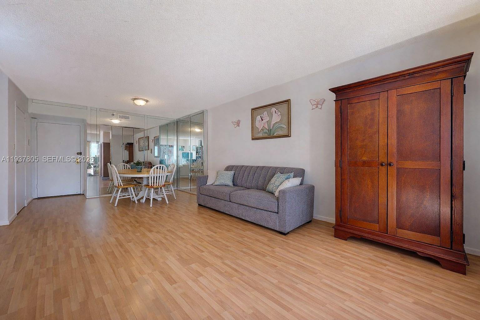 HILLCREST EAST NO 27 COND - Residential