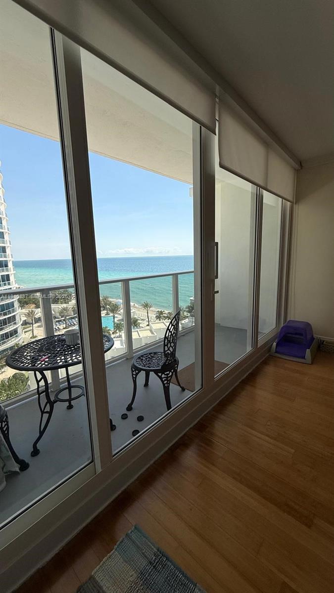 ALEXANDER TOWERS CONDO - Residential