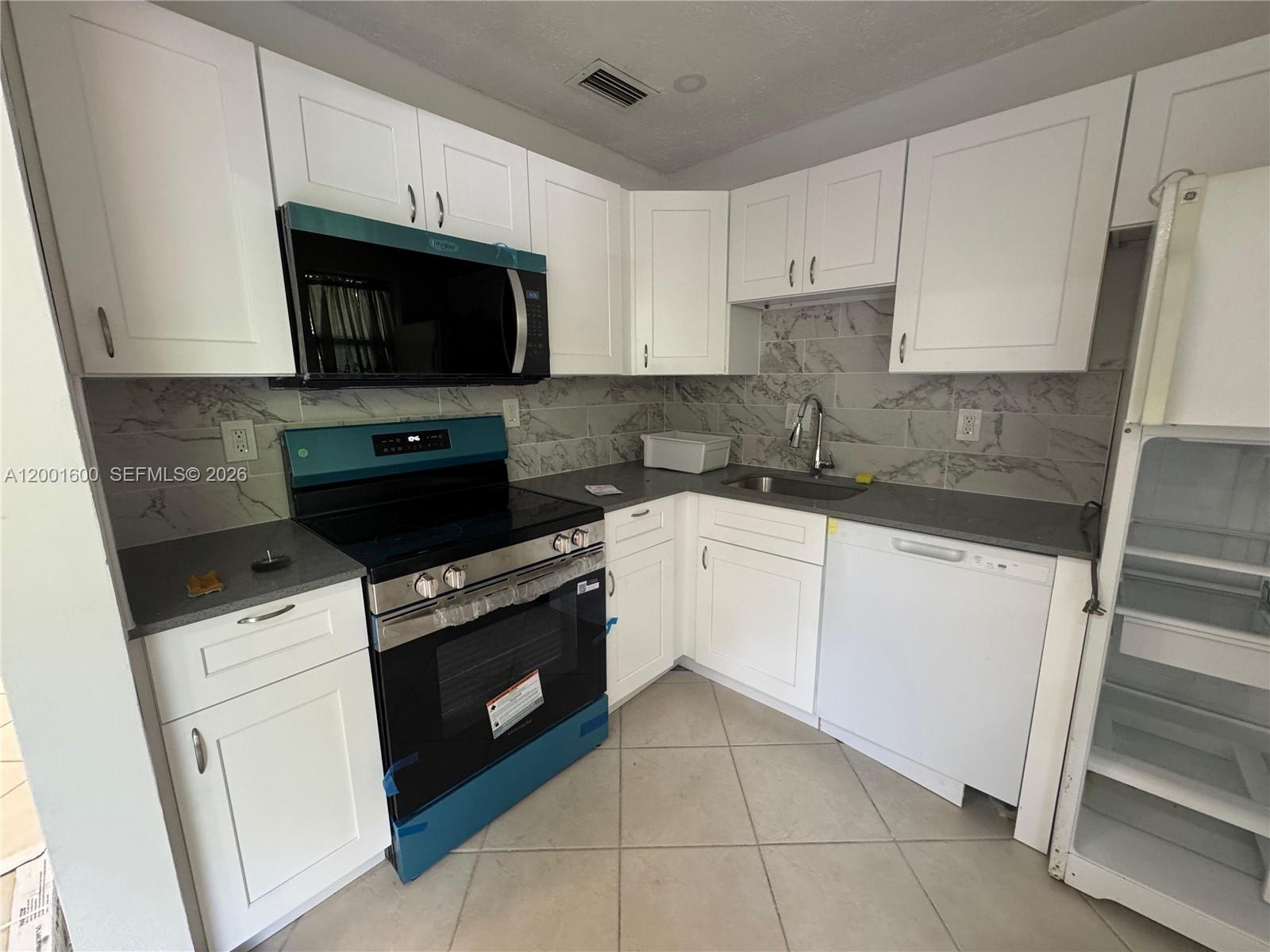 Beautifully updated 1-bedroom, 1-bath residence in the desirable Golden Isles area of Hallandale Beach. This move-in ready unit features a fully renovated bathroom and kitchen with modern marble-style tile, new vanity, updated fixtures, and a clean, contemporary design.
The home offers a bright and airy layout with updated flooring throughout, a spacious bedroom with ample closet space, and a neutral color palette ready for your personal touch.
Ideally located just minutes from the beach, Gulfstream Park, shopping, dining, and major highways. Perfect for end-users, seasonal living, or investors seeking a well-located South Florida property.