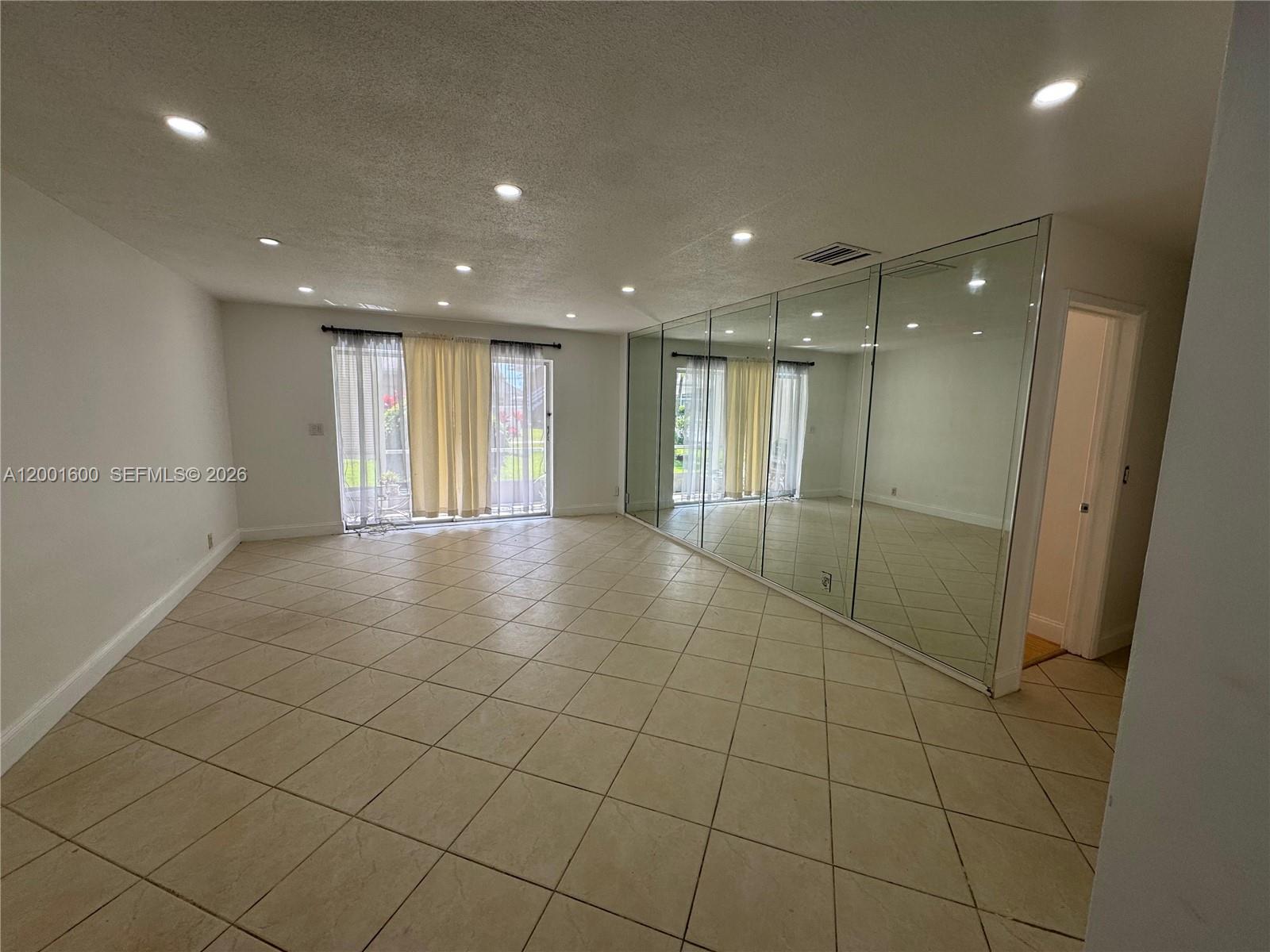 GOLDEN ISLES CONDO APTS - Residential