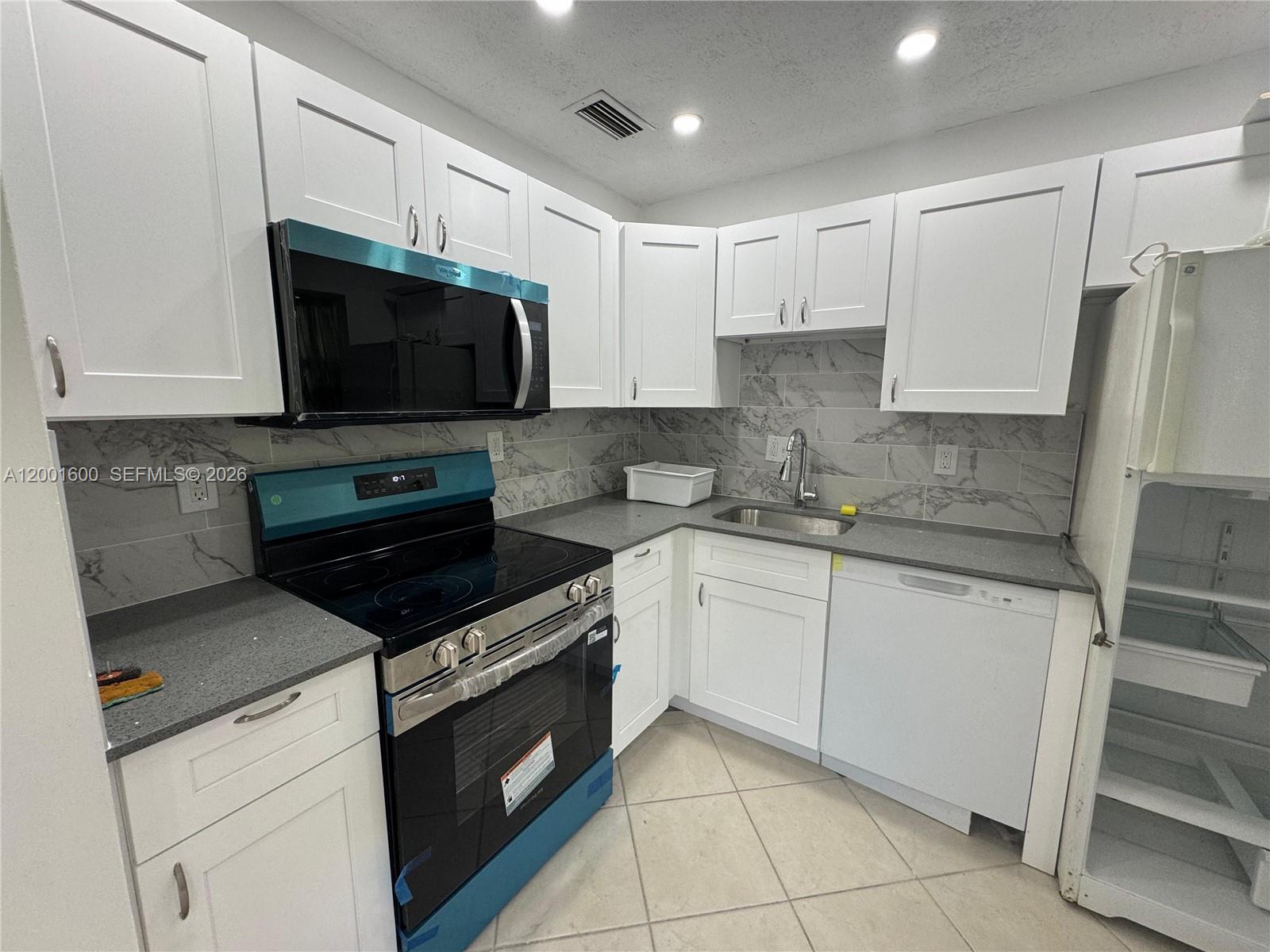 GOLDEN ISLES CONDO APTS - Residential