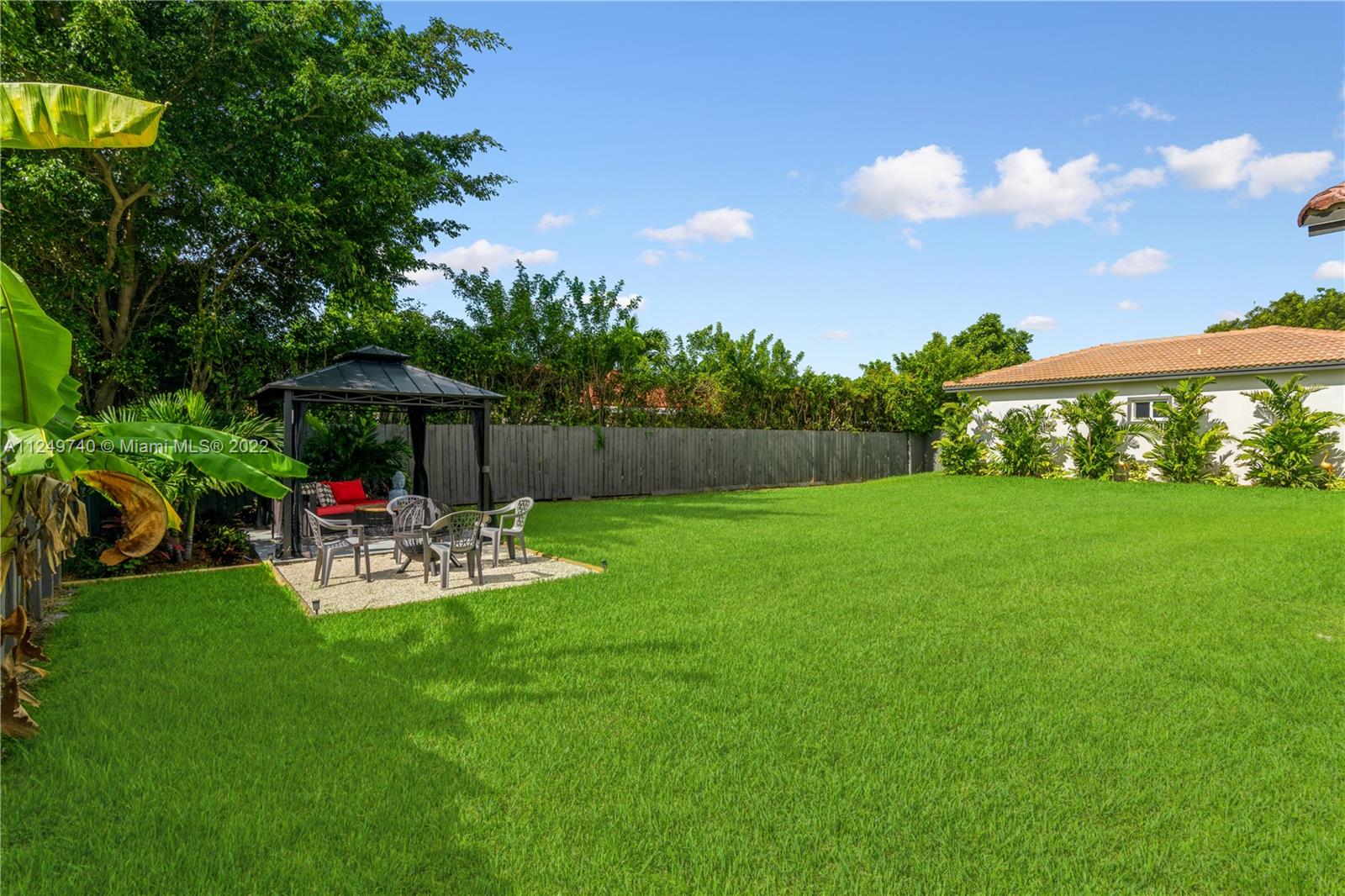 Fantastic 4/2 FURNISHED OR UNFURNISHED updated single family home with Garage. Large backyard with covered terrace and gazebo in the desirable ESTATE MANSIONS. Fast approval!!! A dream home ready to move-in ... just bring your clothing.