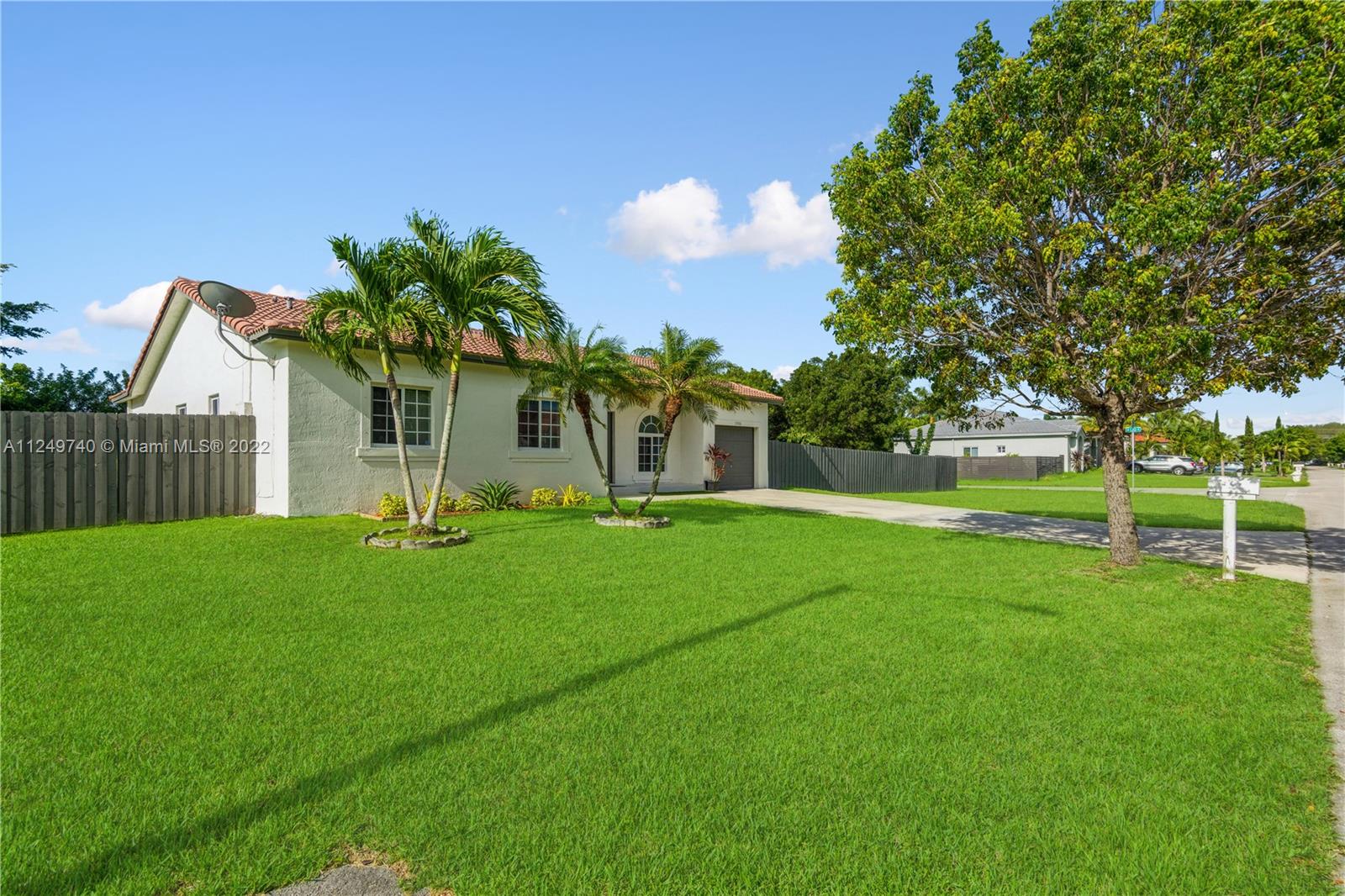 ESTATE MANSIONS - Residential Lease