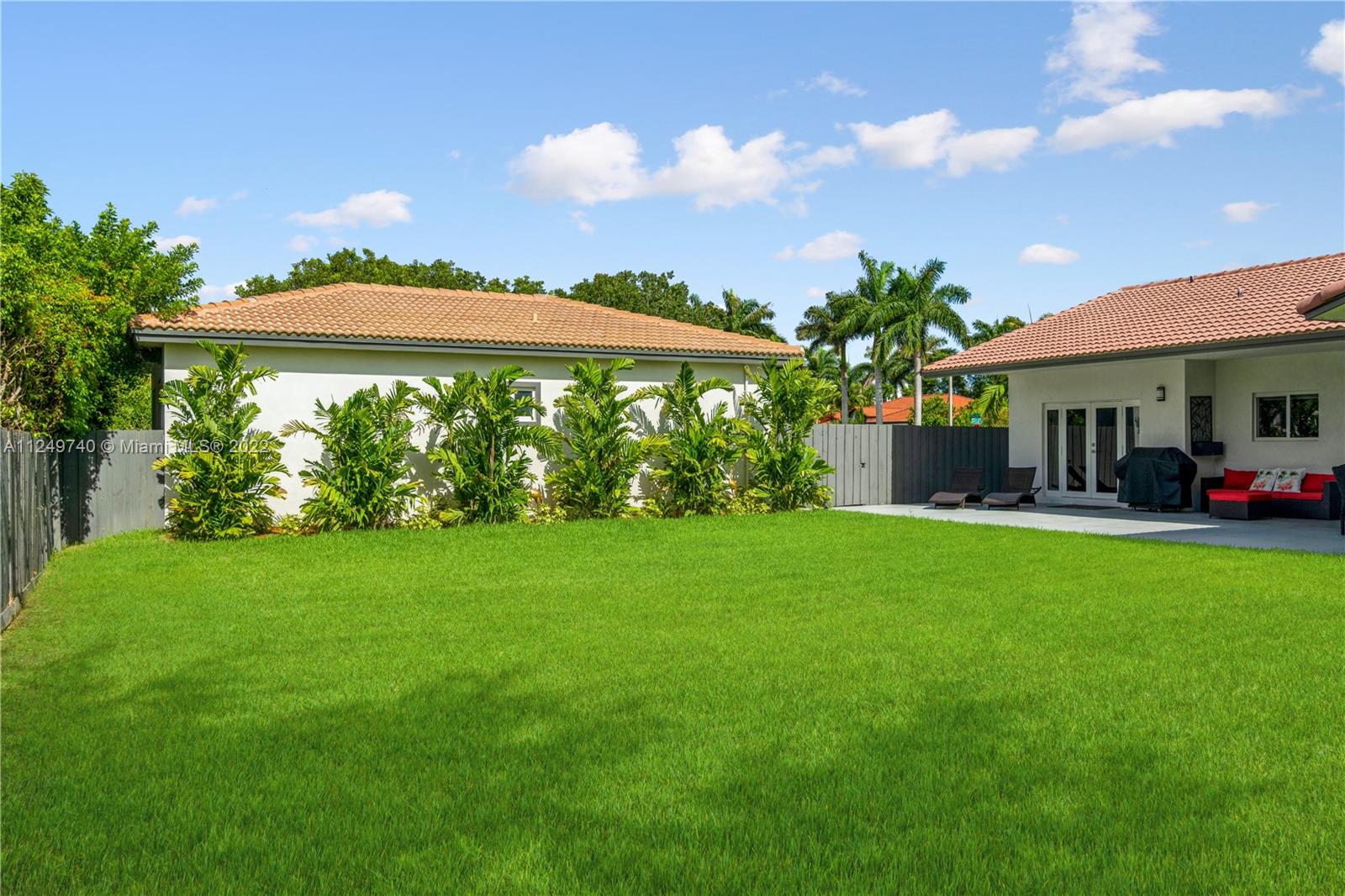 ESTATE MANSIONS - Residential Lease