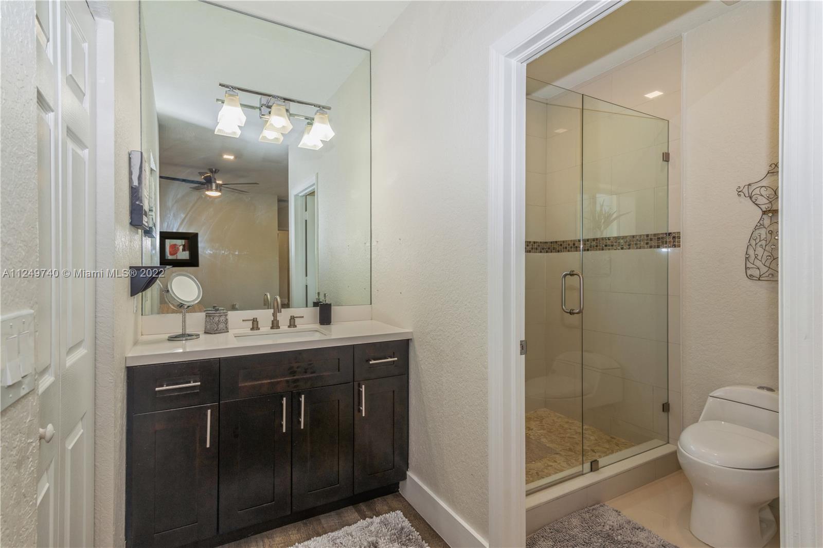 ESTATE MANSIONS - Residential Lease