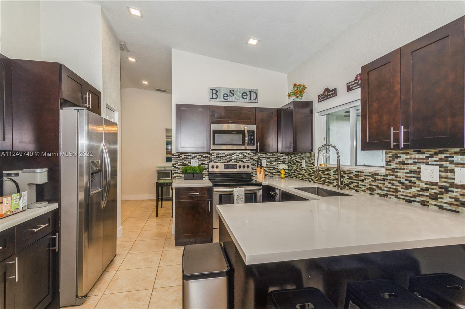 ESTATE MANSIONS - Residential Lease