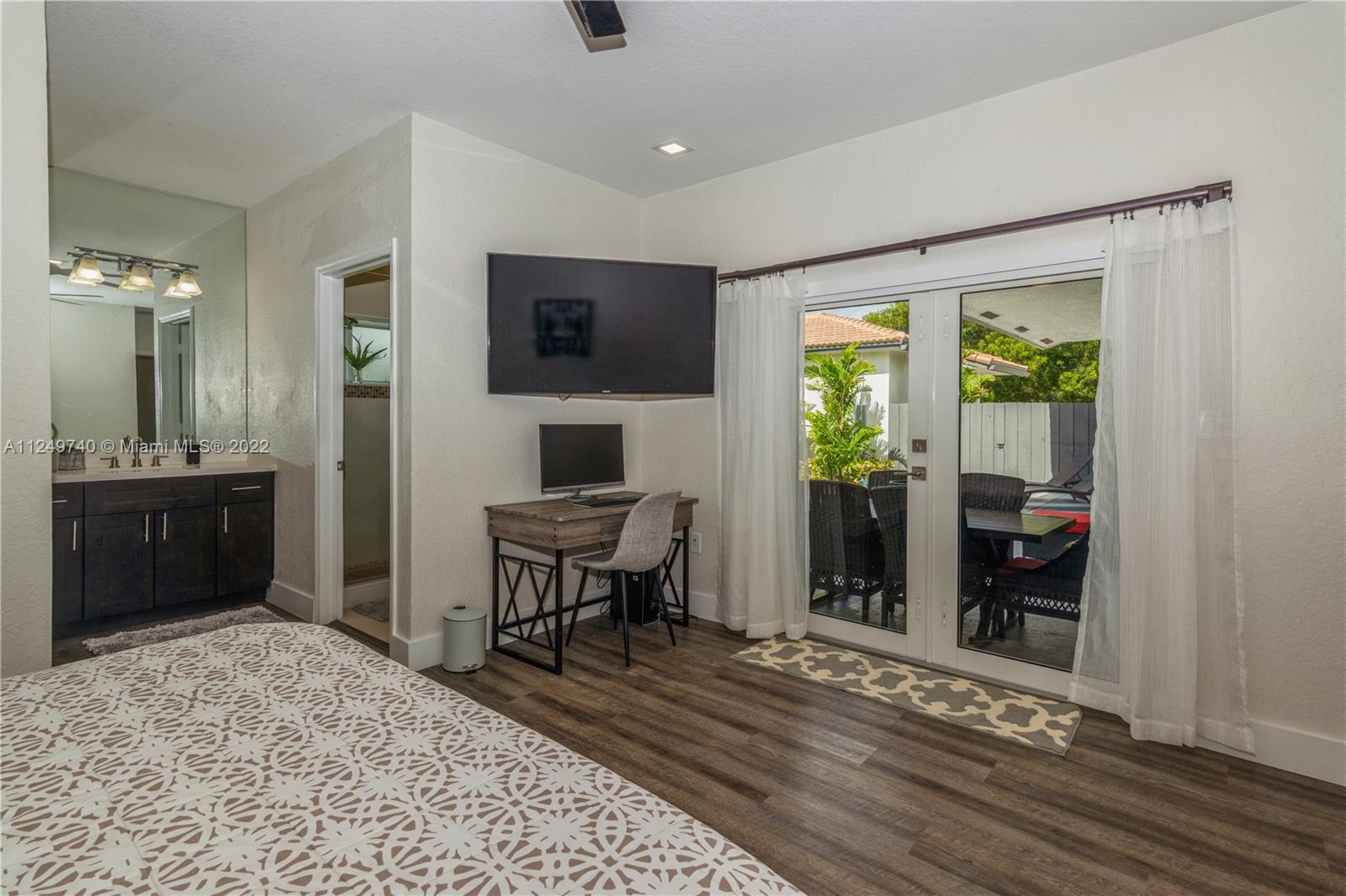 ESTATE MANSIONS - Residential Lease