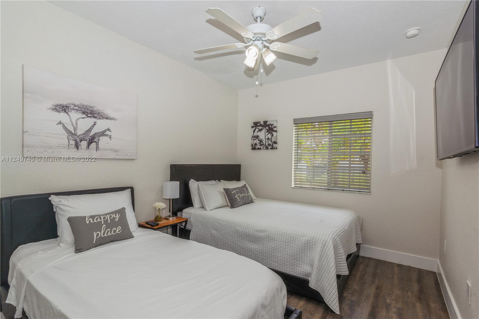 ESTATE MANSIONS - Residential Lease