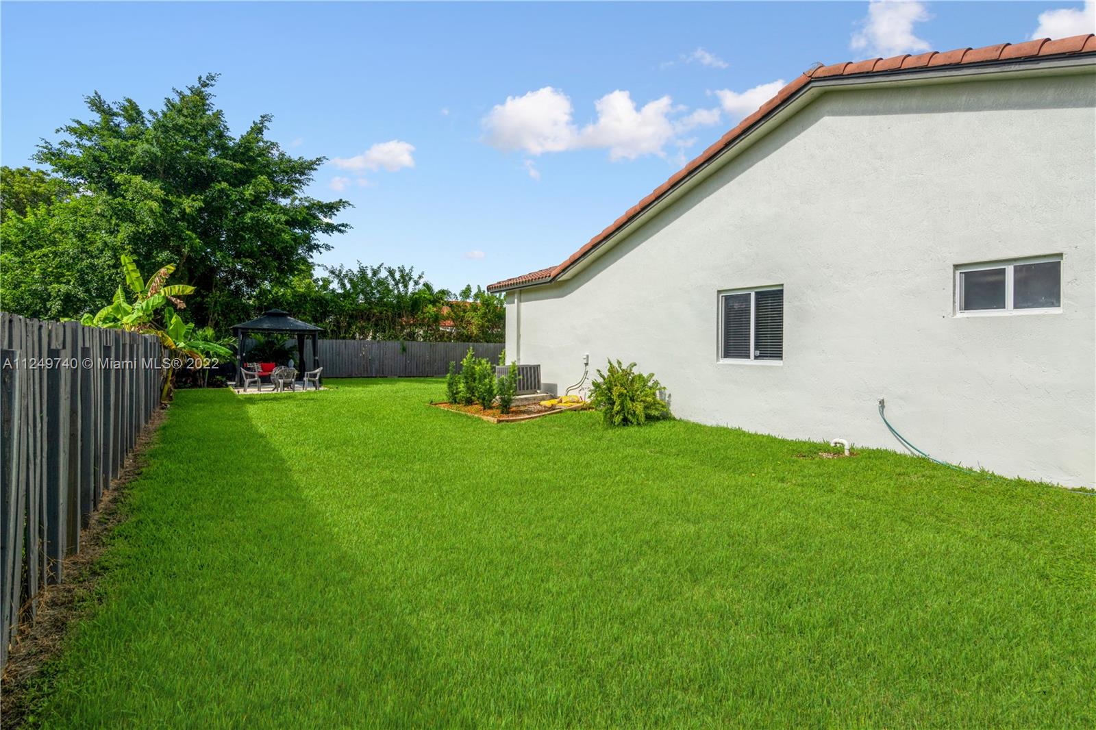ESTATE MANSIONS - Residential Lease