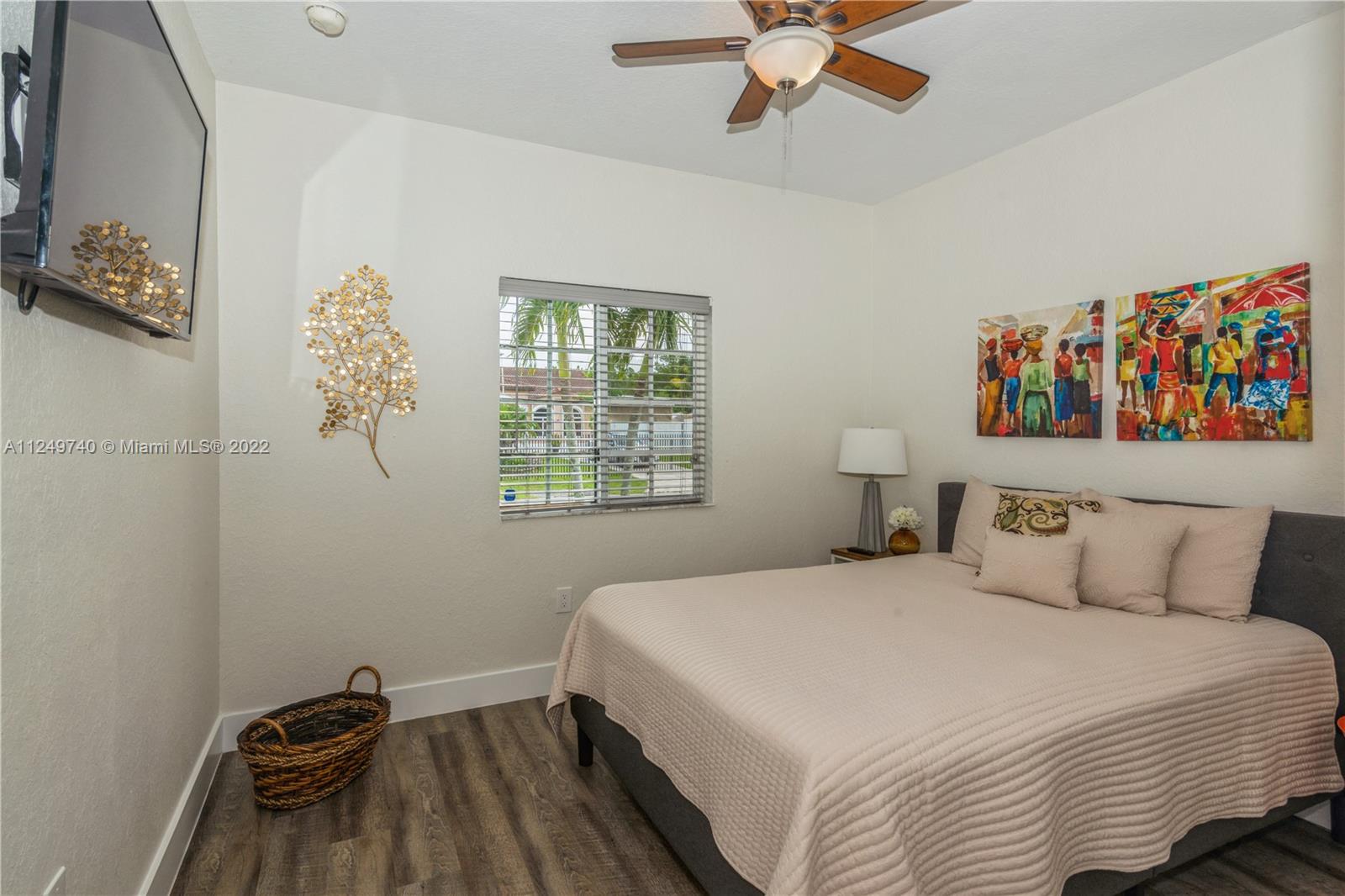 ESTATE MANSIONS - Residential Lease