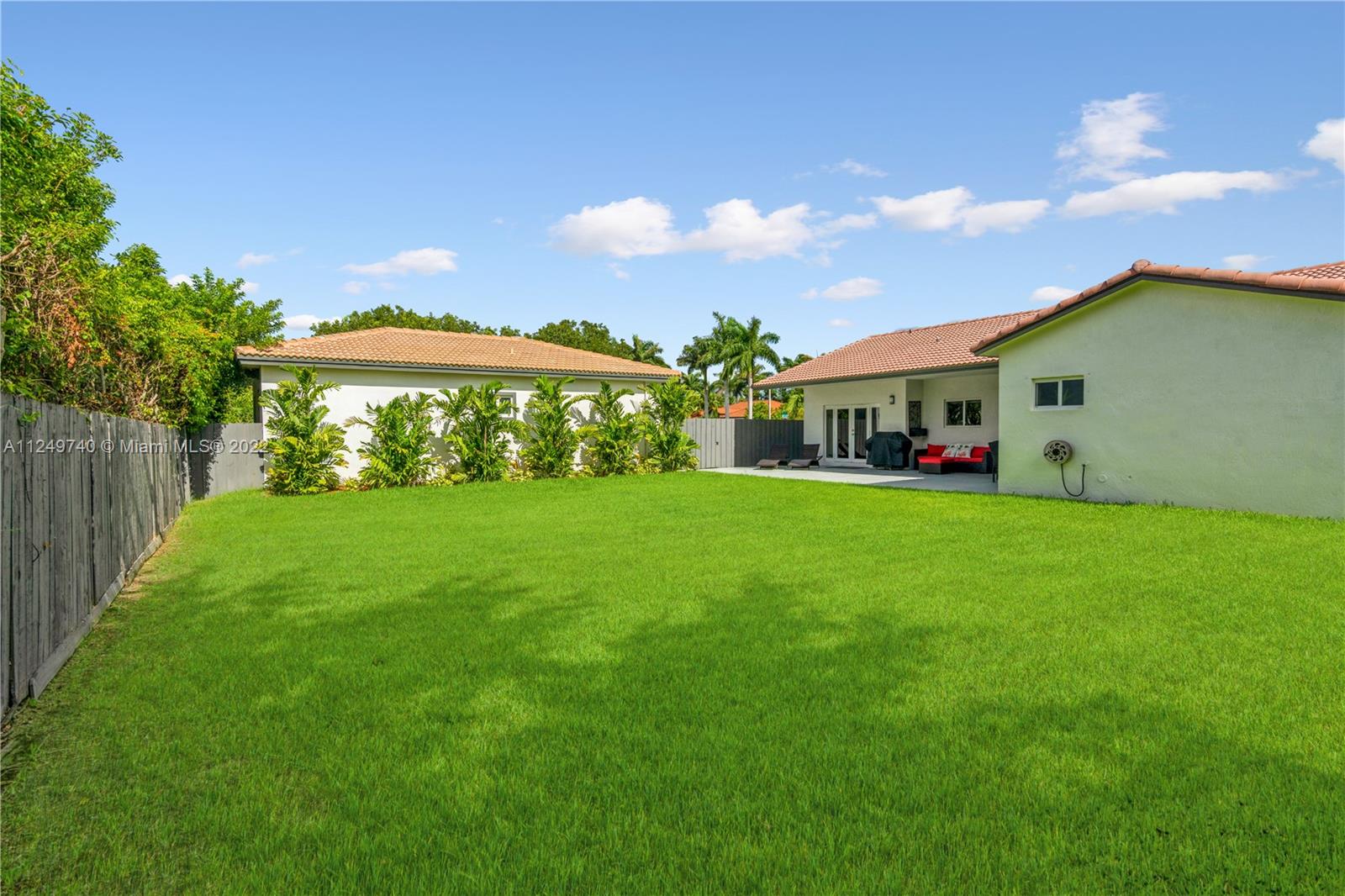 ESTATE MANSIONS - Residential Lease