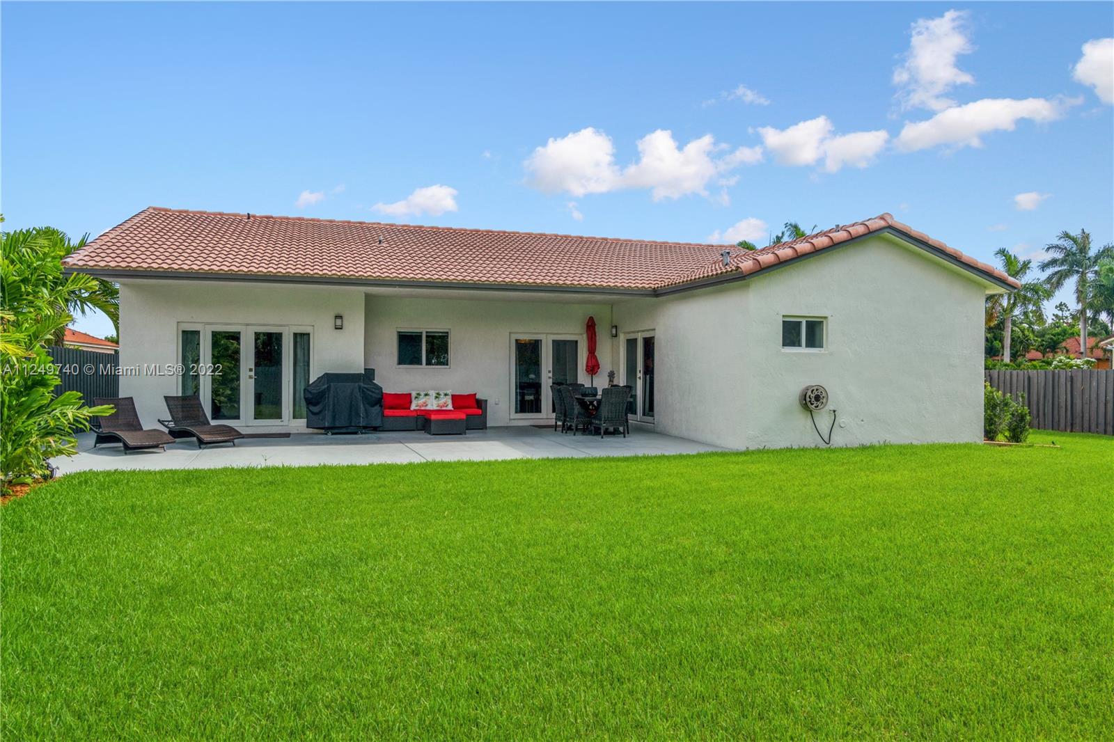 ESTATE MANSIONS - Residential Lease