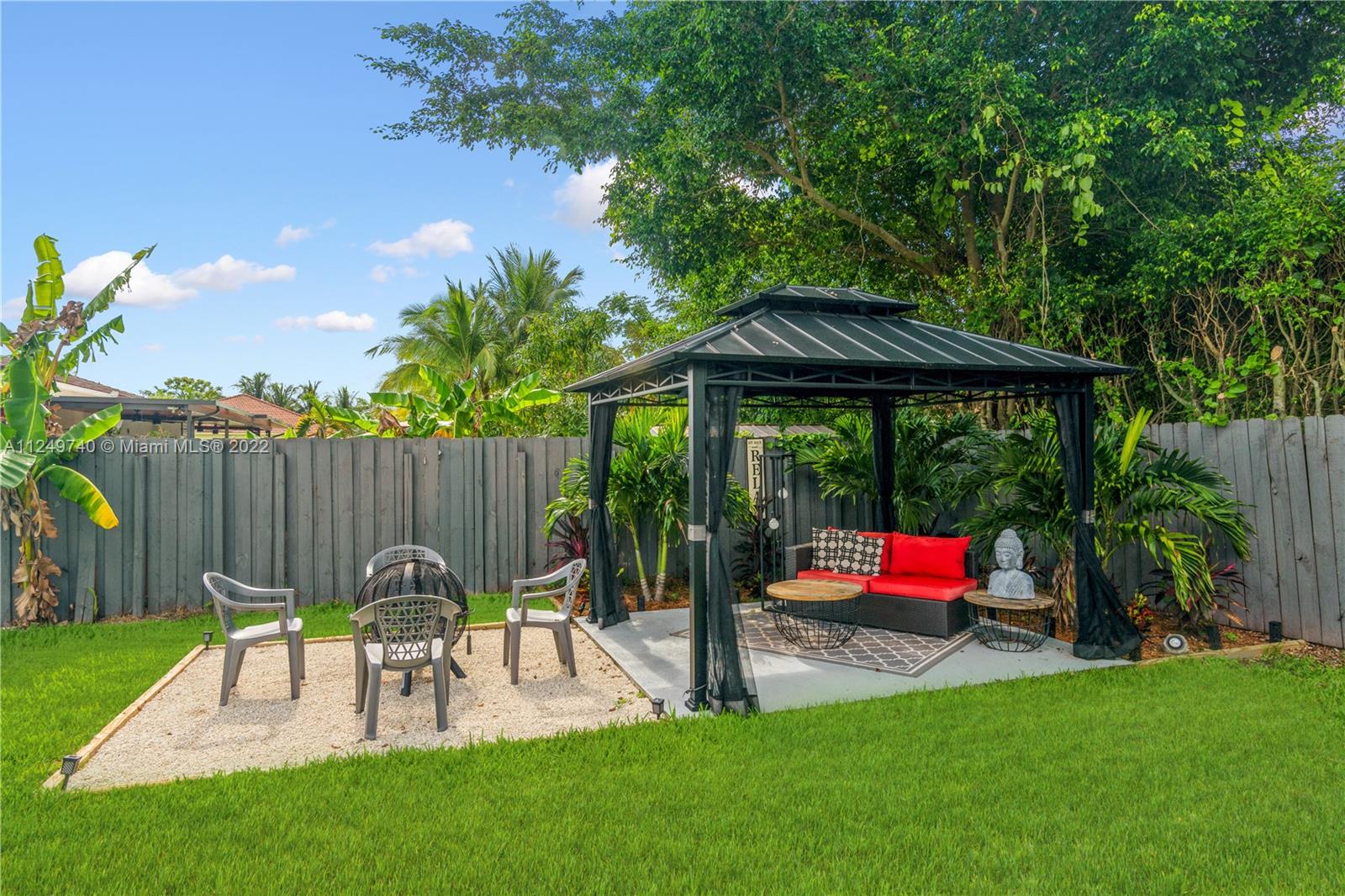 ESTATE MANSIONS - Residential Lease