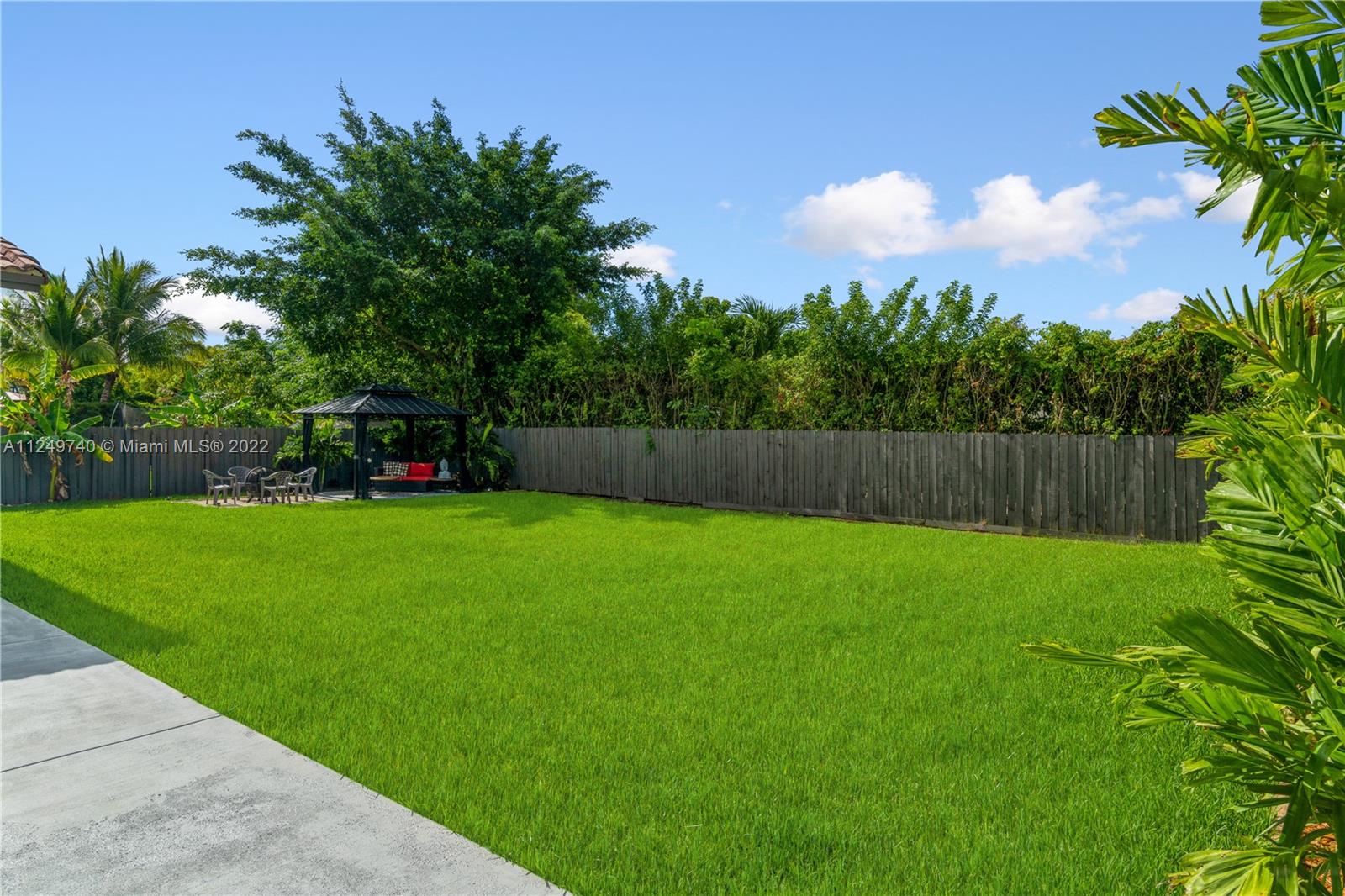 ESTATE MANSIONS - Residential Lease