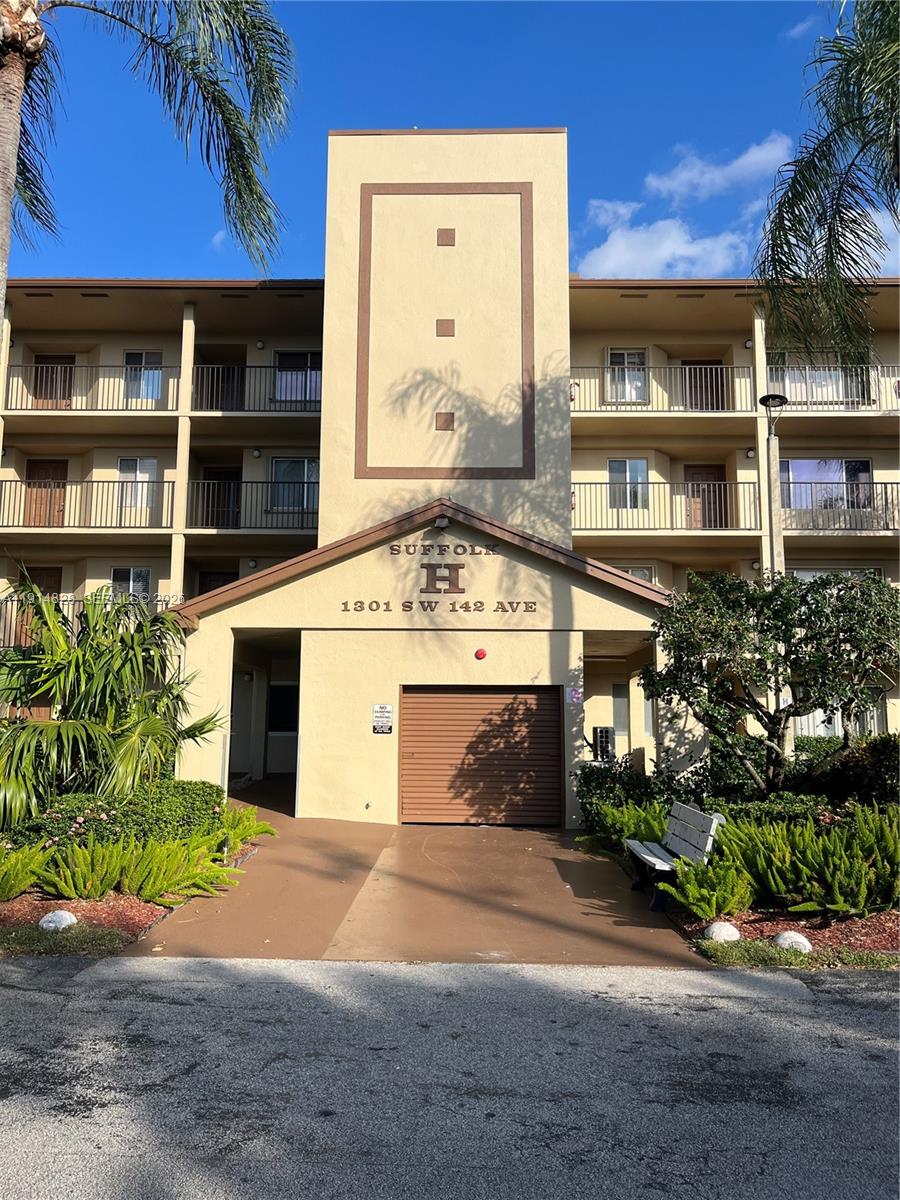 SUFFOLK AT CENTURY VILLAG - Residential