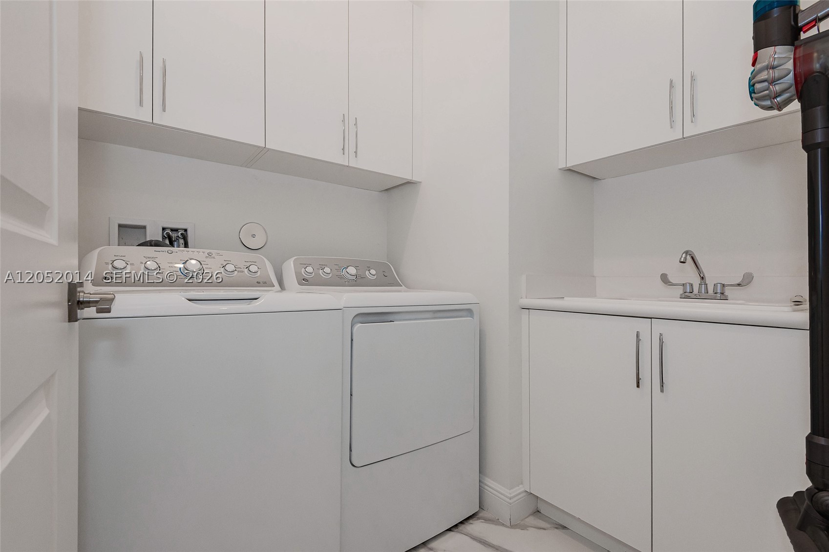 PARKLAND BAY - Residential Lease