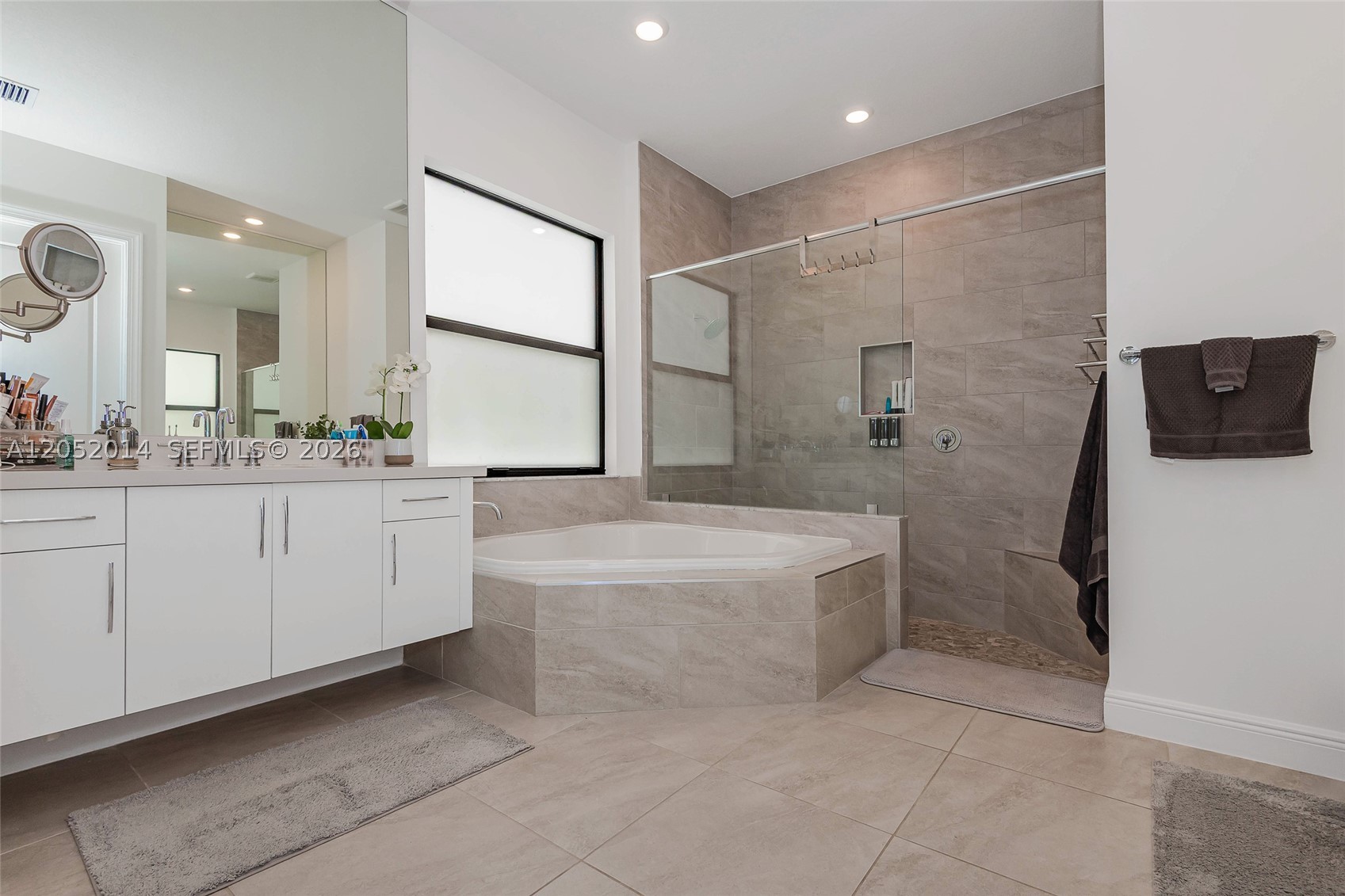 PARKLAND BAY - Residential Lease