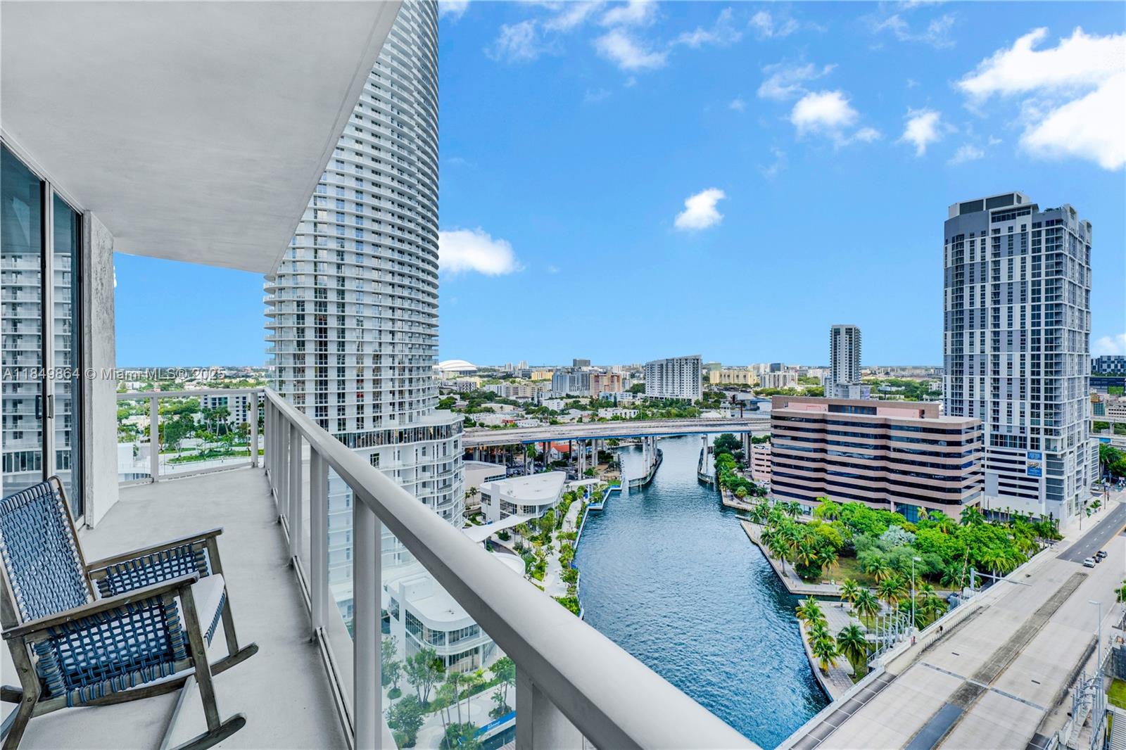 LATITUDE ON THE RIVER CON - Residential