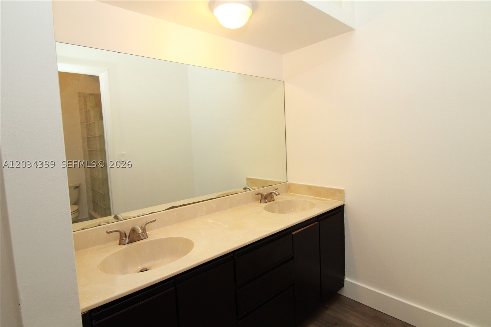 PEPPERTREE ON THE PARK CO - Residential Lease