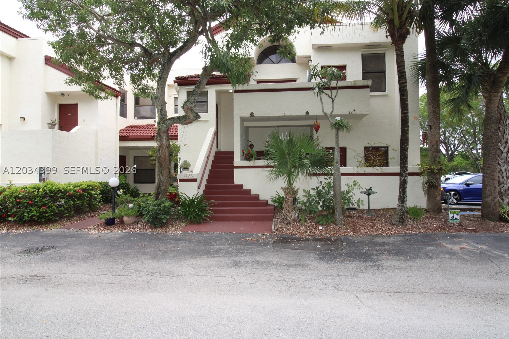 PEPPERTREE ON THE PARK CO - Residential Lease