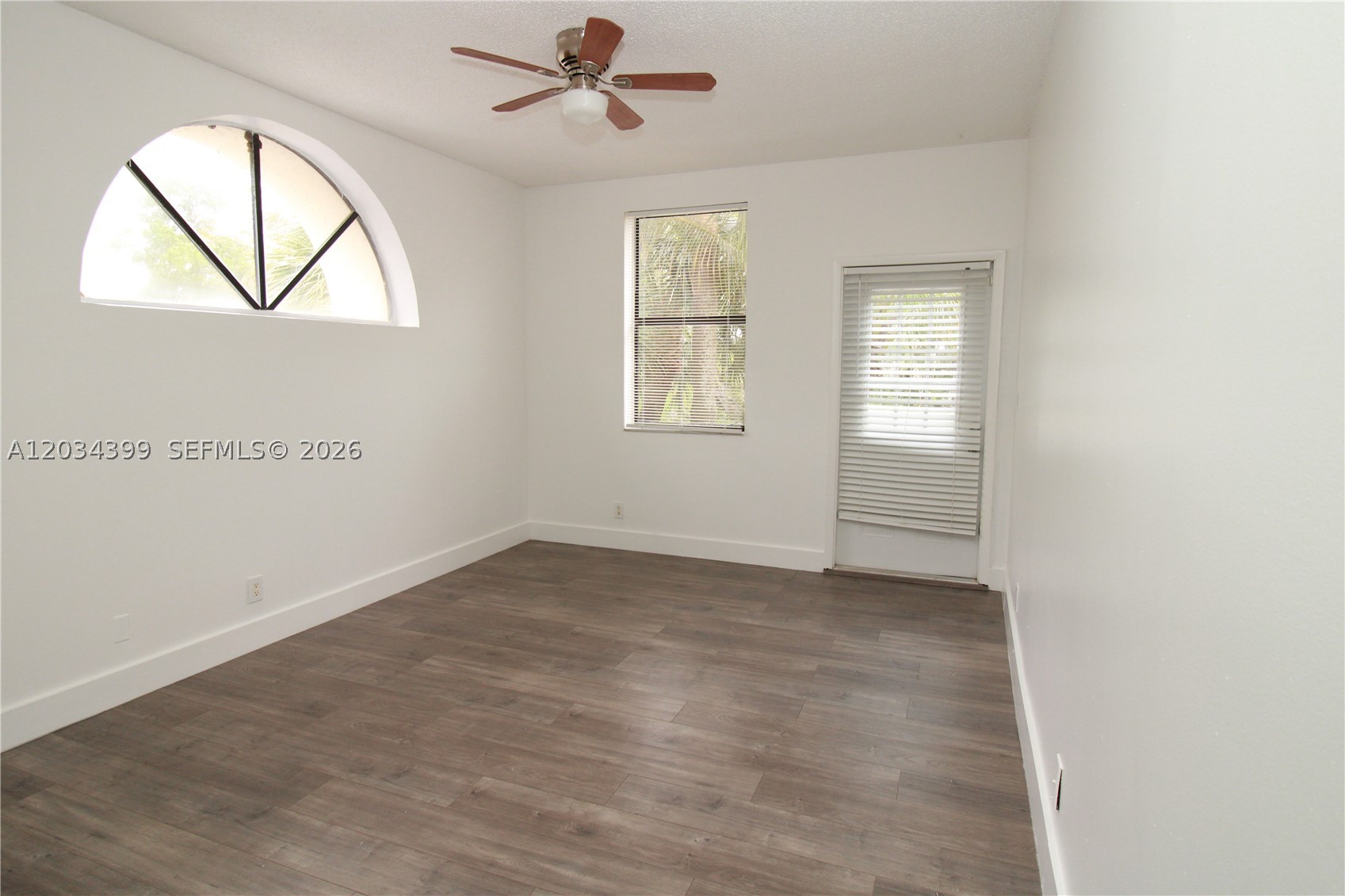 PEPPERTREE ON THE PARK CO - Residential Lease