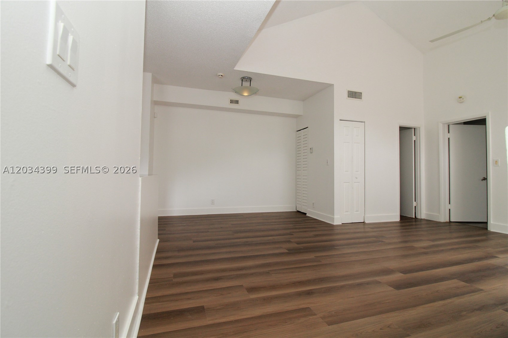 PEPPERTREE ON THE PARK CO - Residential Lease