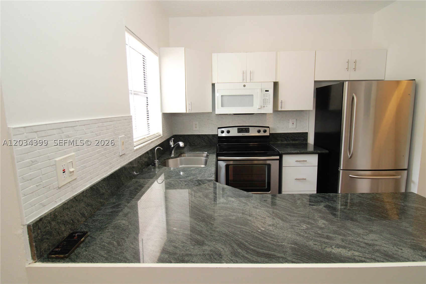 PEPPERTREE ON THE PARK CO - Residential Lease