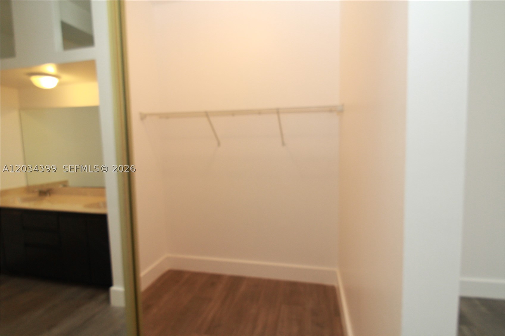 PEPPERTREE ON THE PARK CO - Residential Lease