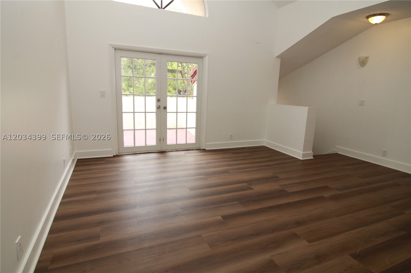 PEPPERTREE ON THE PARK CO - Residential Lease