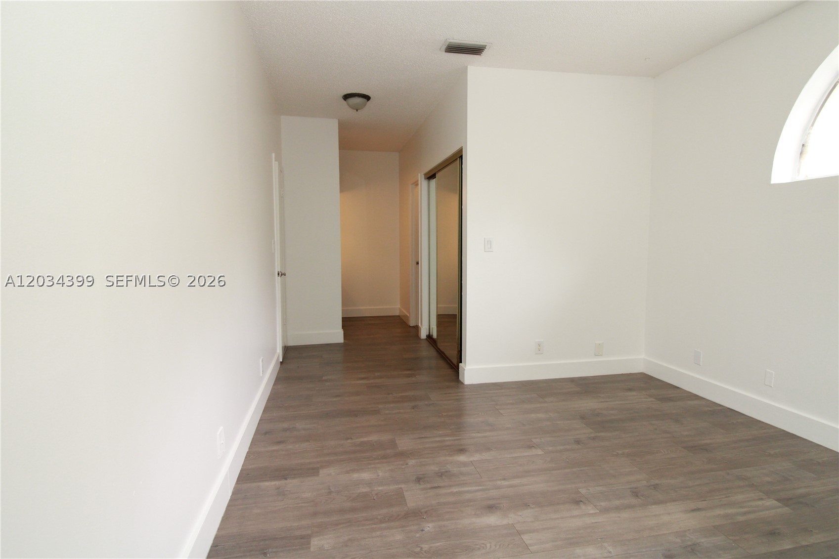 PEPPERTREE ON THE PARK CO - Residential Lease