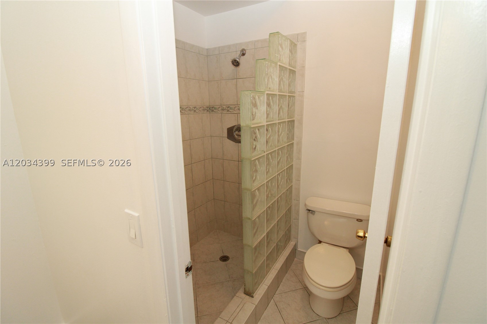 PEPPERTREE ON THE PARK CO - Residential Lease