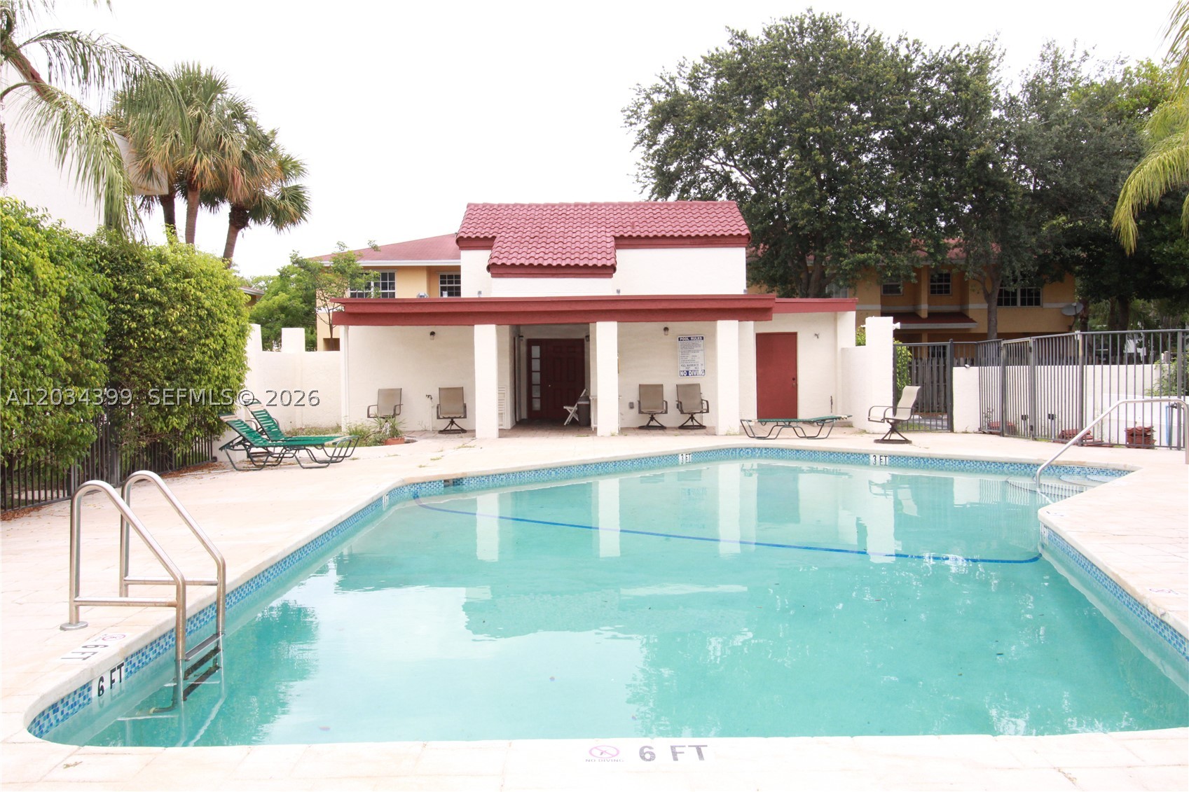 PEPPERTREE ON THE PARK CO - Residential Lease